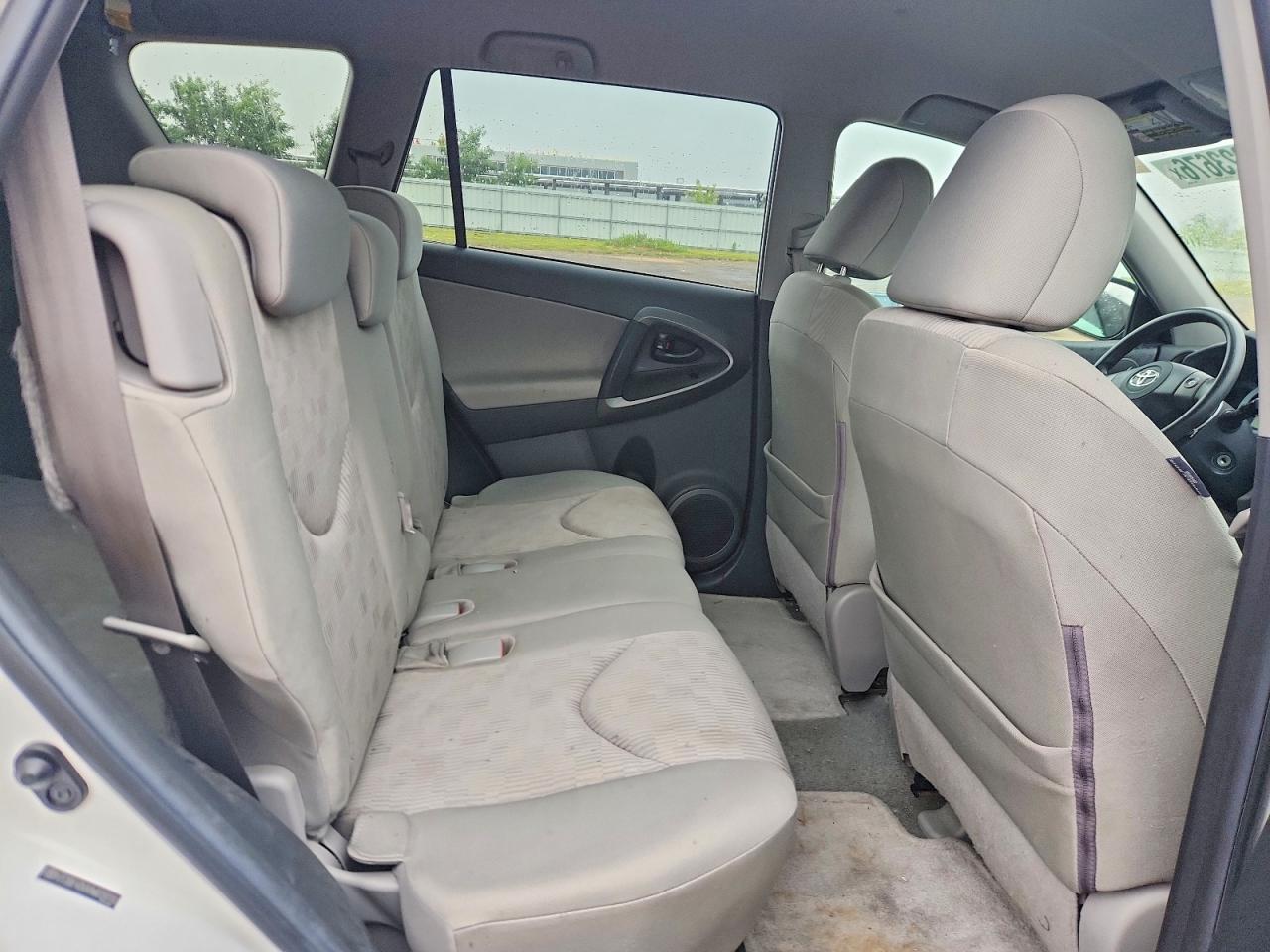 2010 Toyota Rav4 Base White vin: 2T3BF4DVXAW039700