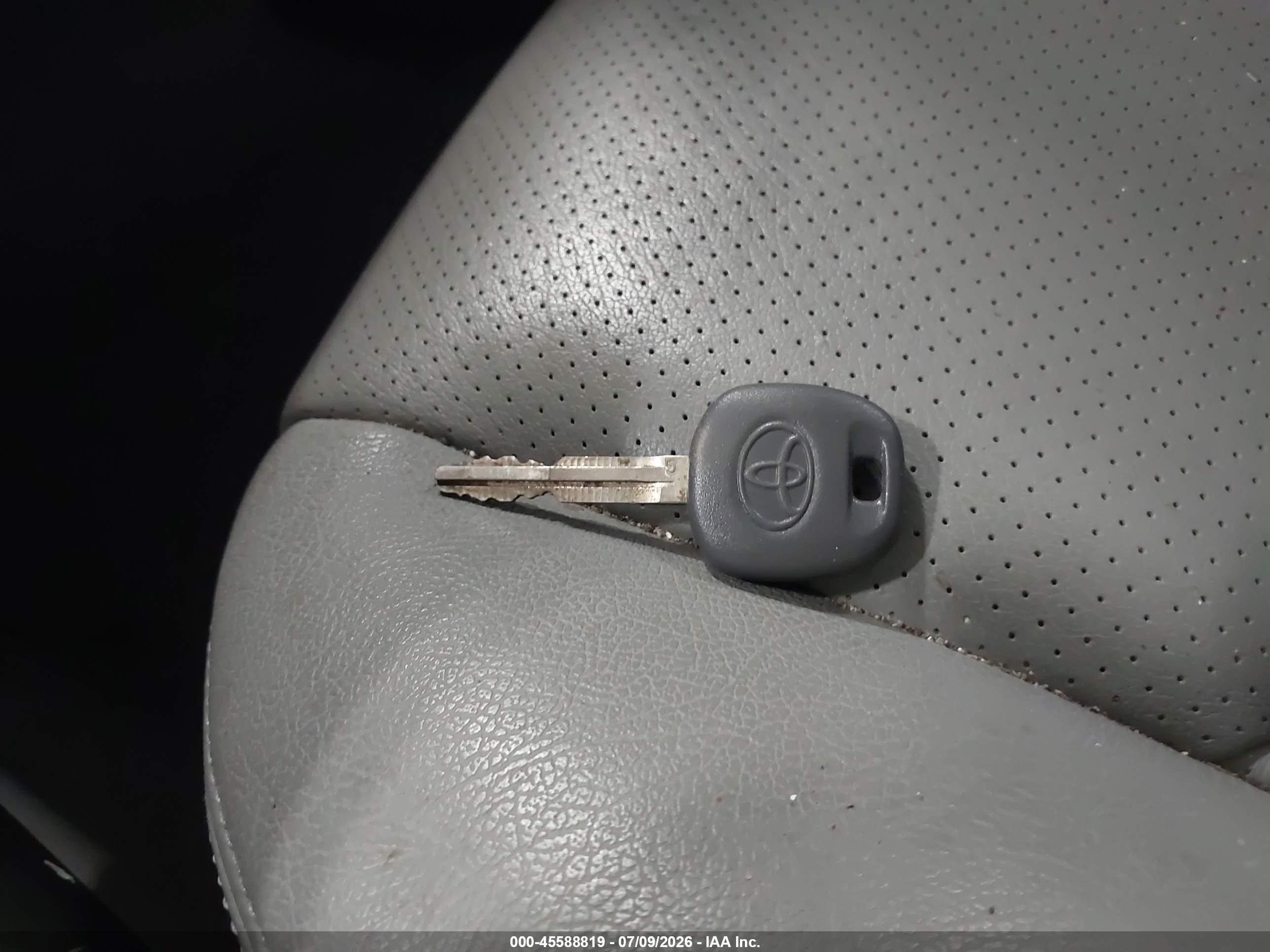 2011 Toyota Rav4   Silver vin: 2T3BF4DVXBW082659