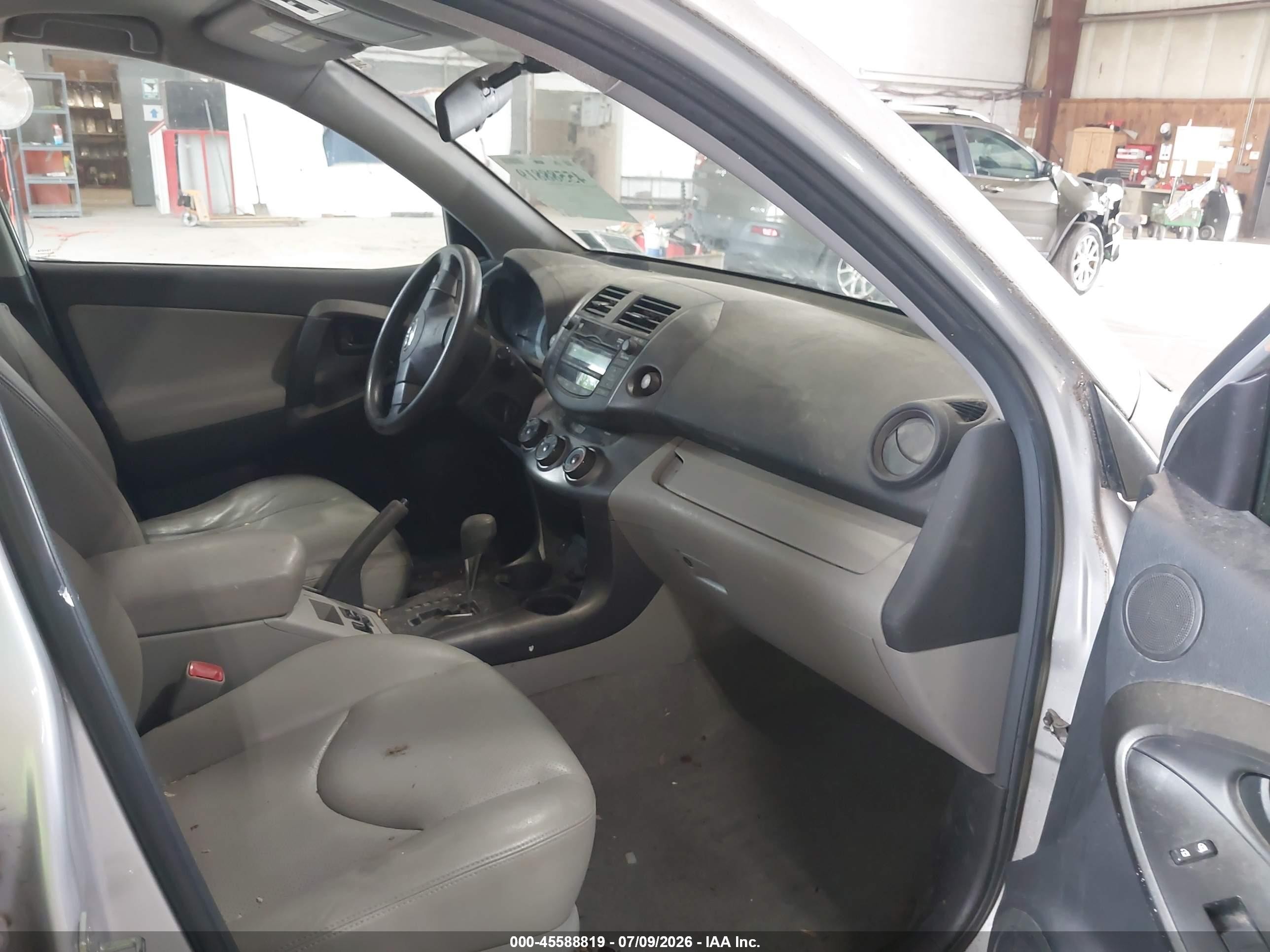 2011 Toyota Rav4   Silver vin: 2T3BF4DVXBW082659
