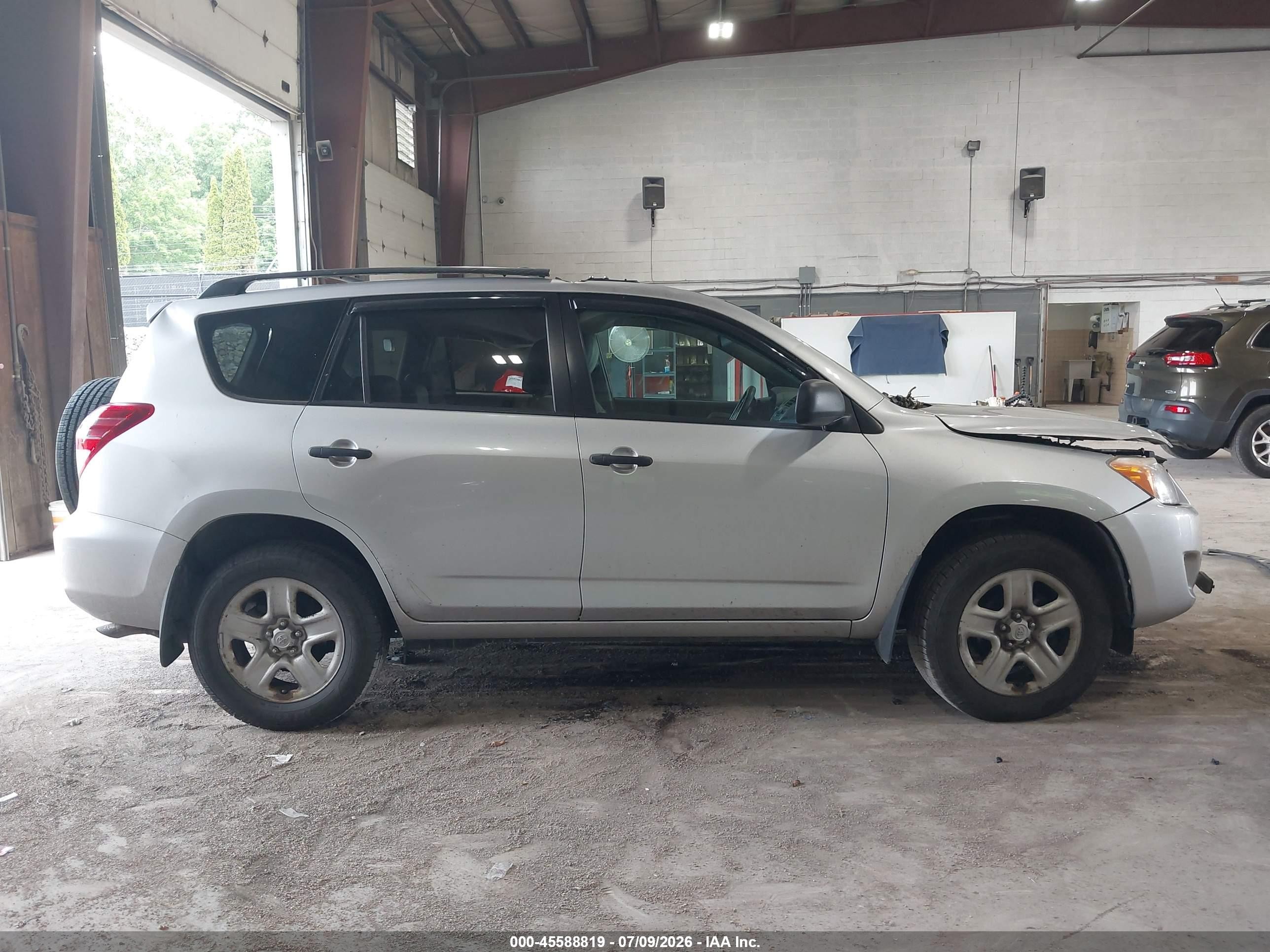 2011 Toyota Rav4   Silver vin: 2T3BF4DVXBW082659
