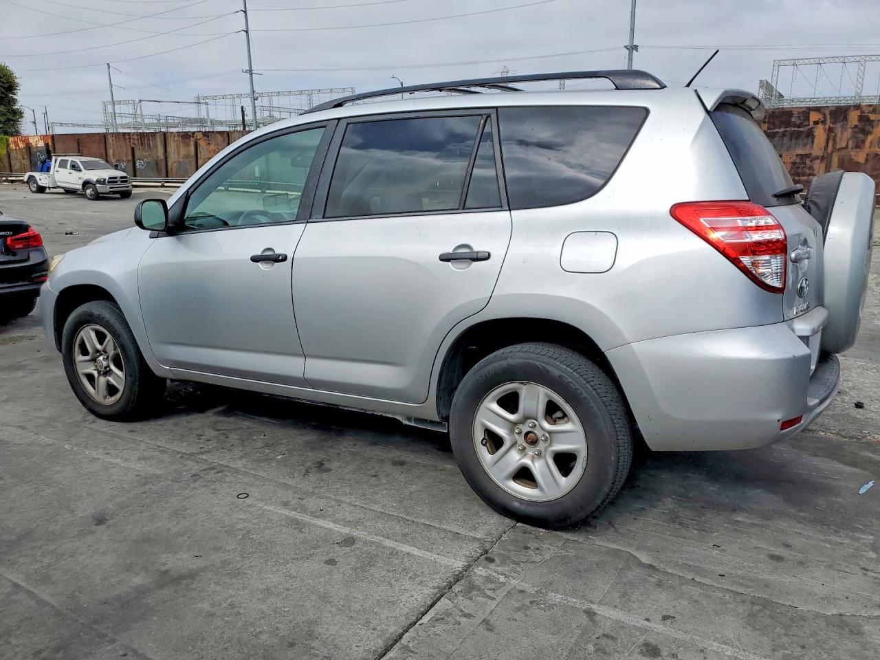 2011 Toyota Rav4 Base Silver vin: 2T3BF4DVXBW084380