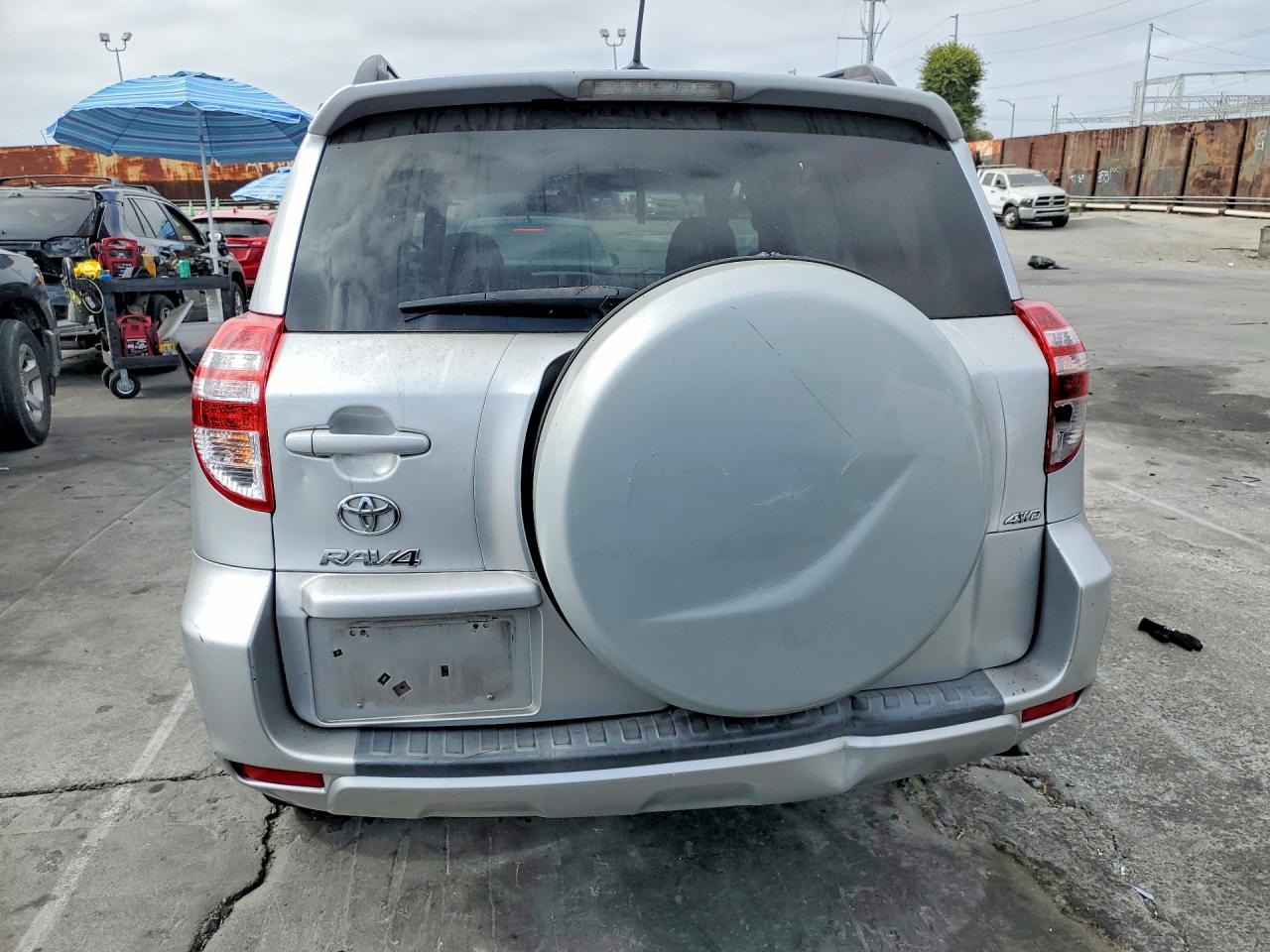 2011 Toyota Rav4 Base Silver vin: 2T3BF4DVXBW084380