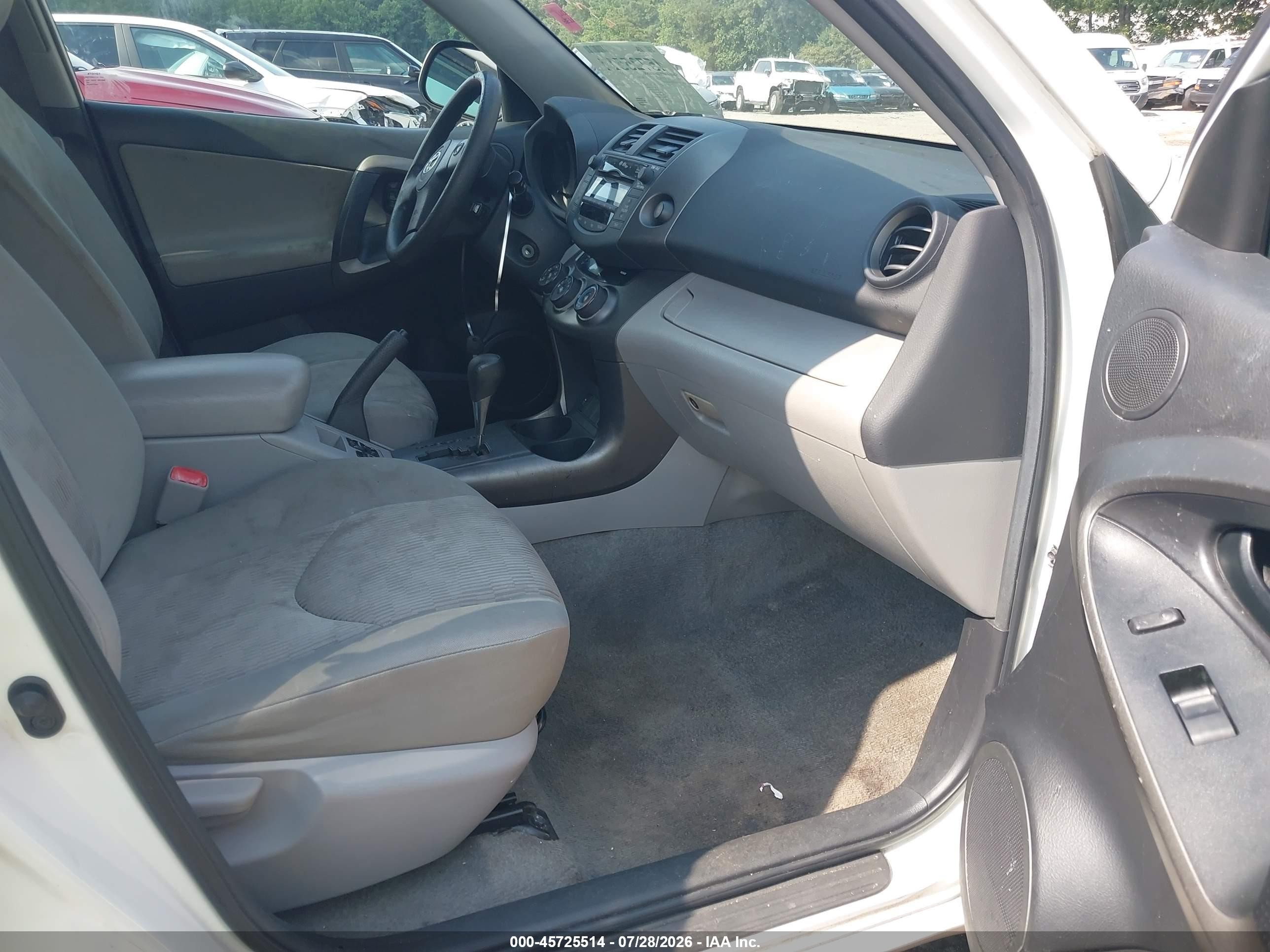 2011 Toyota Rav4   Белый vin: 2T3BF4DVXBW087473