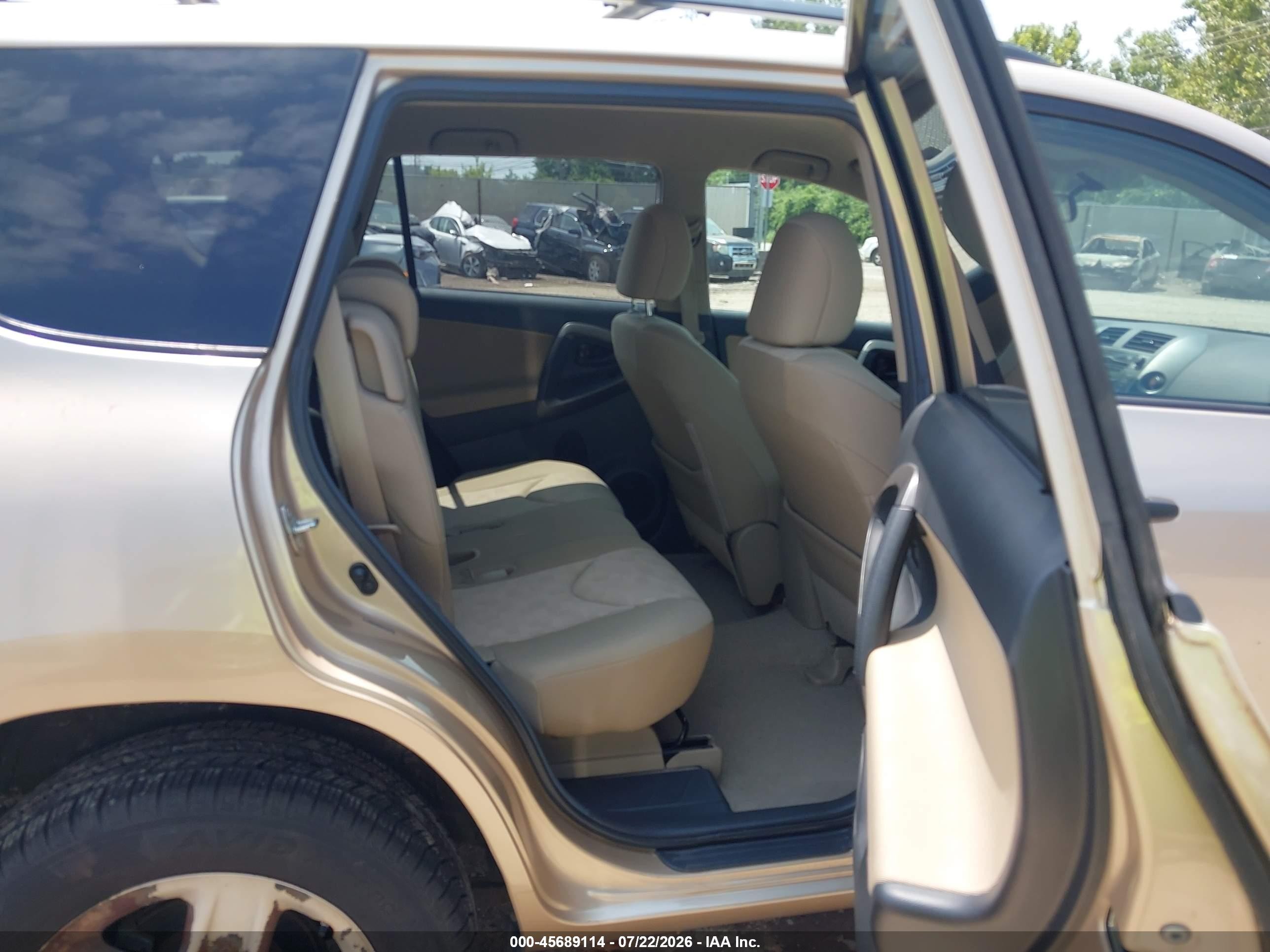 2011 Toyota Rav4   Gold vin: 2T3BF4DVXBW098098