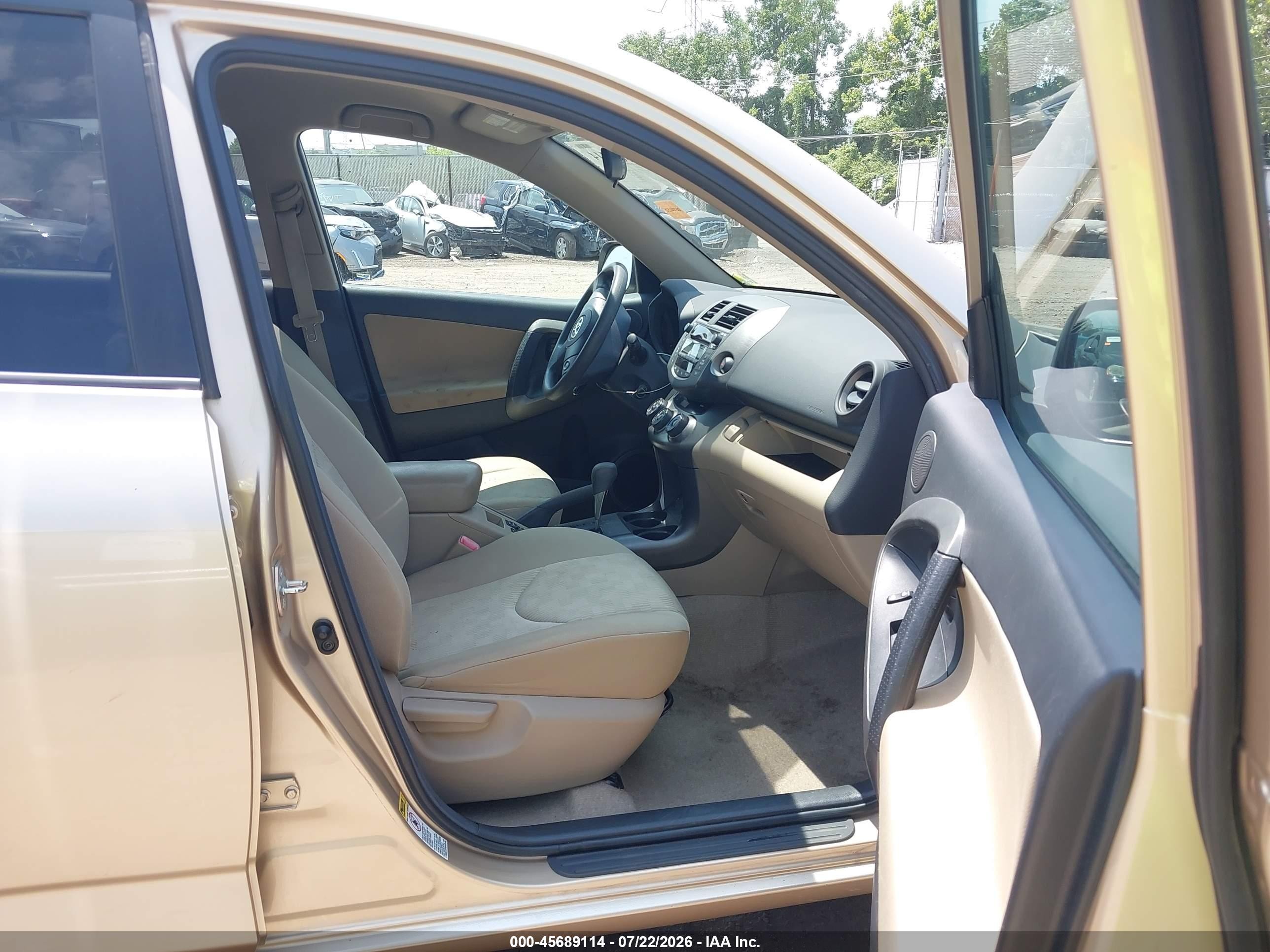 2011 Toyota Rav4   Gold vin: 2T3BF4DVXBW098098