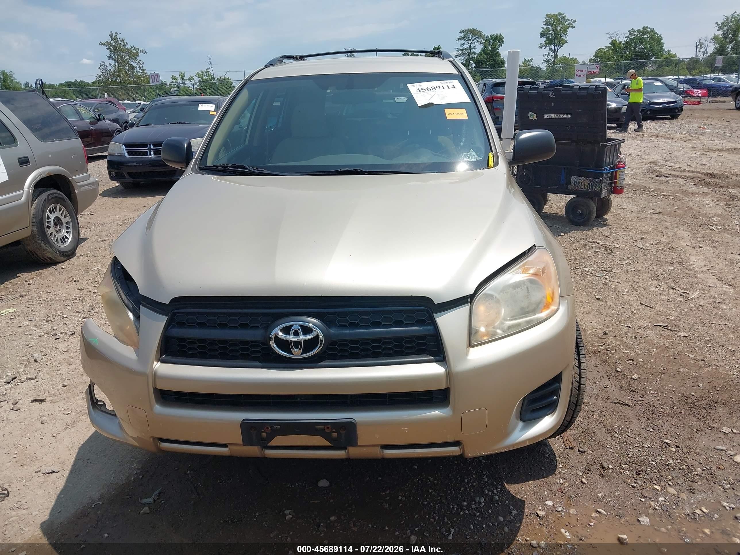 2011 Toyota Rav4   Gold vin: 2T3BF4DVXBW098098