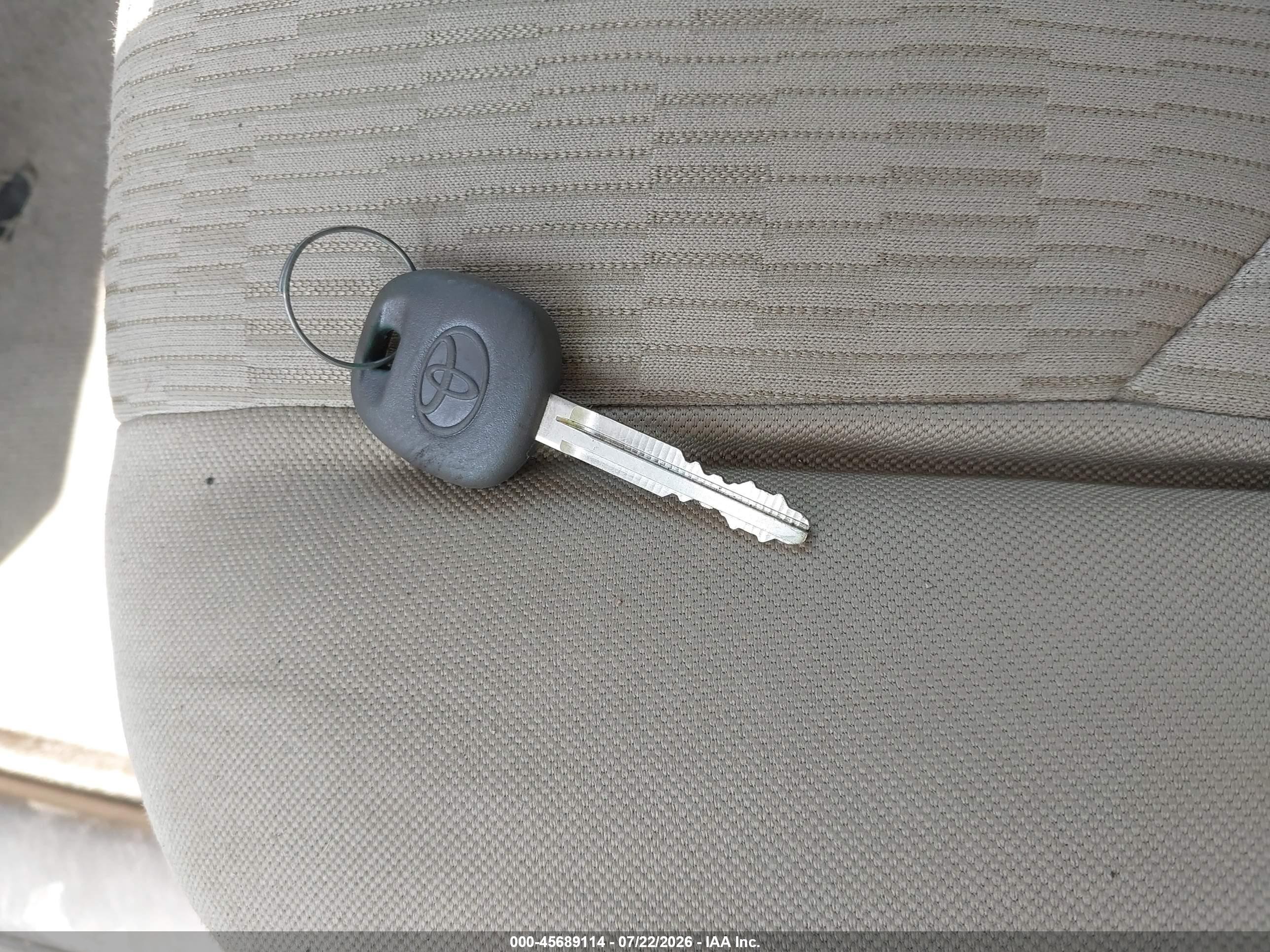 2011 Toyota Rav4   Gold vin: 2T3BF4DVXBW098098
