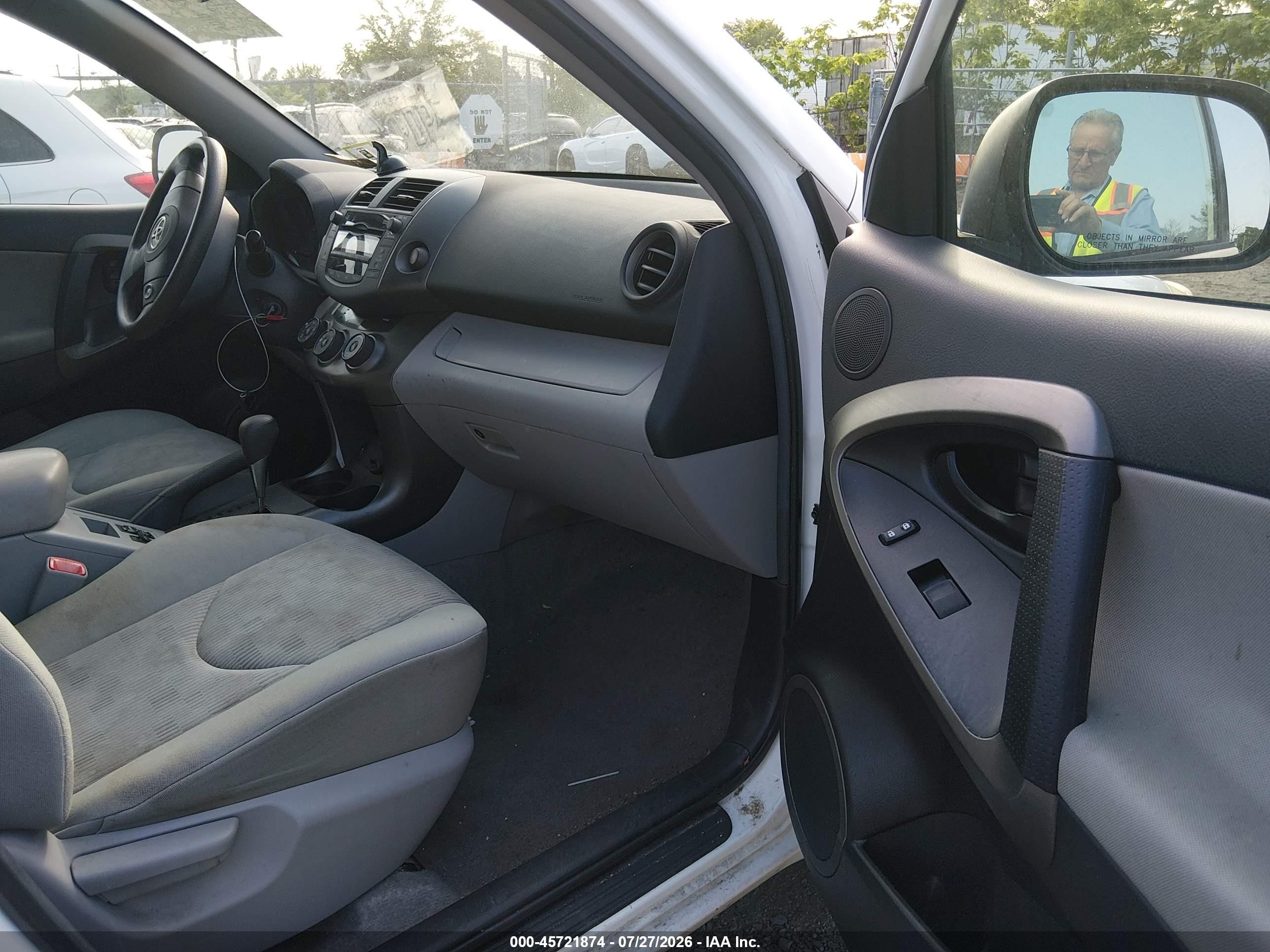 2011 Toyota Rav4   White vin: 2T3BF4DVXBW105132