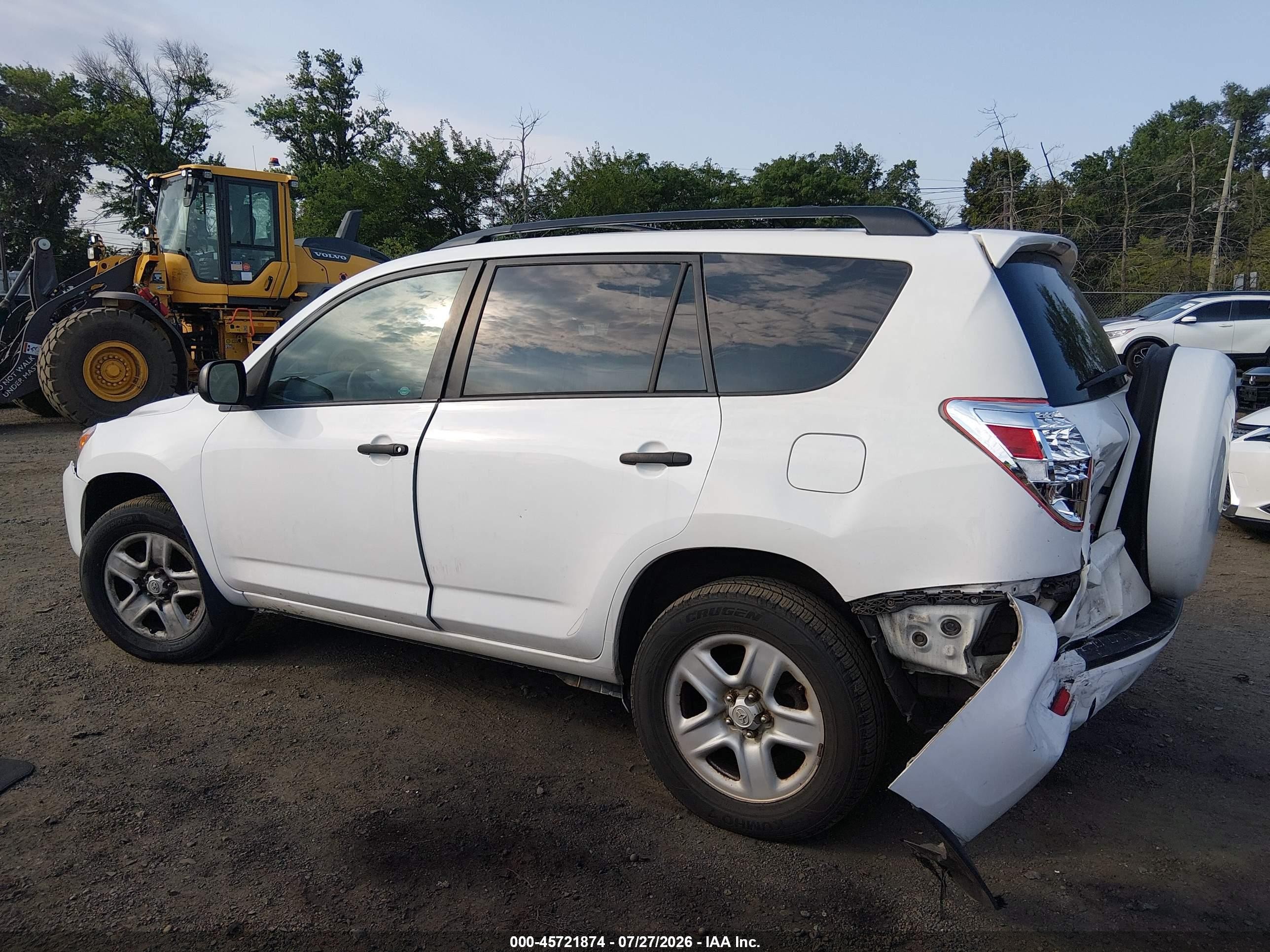 2011 Toyota Rav4   White vin: 2T3BF4DVXBW105132