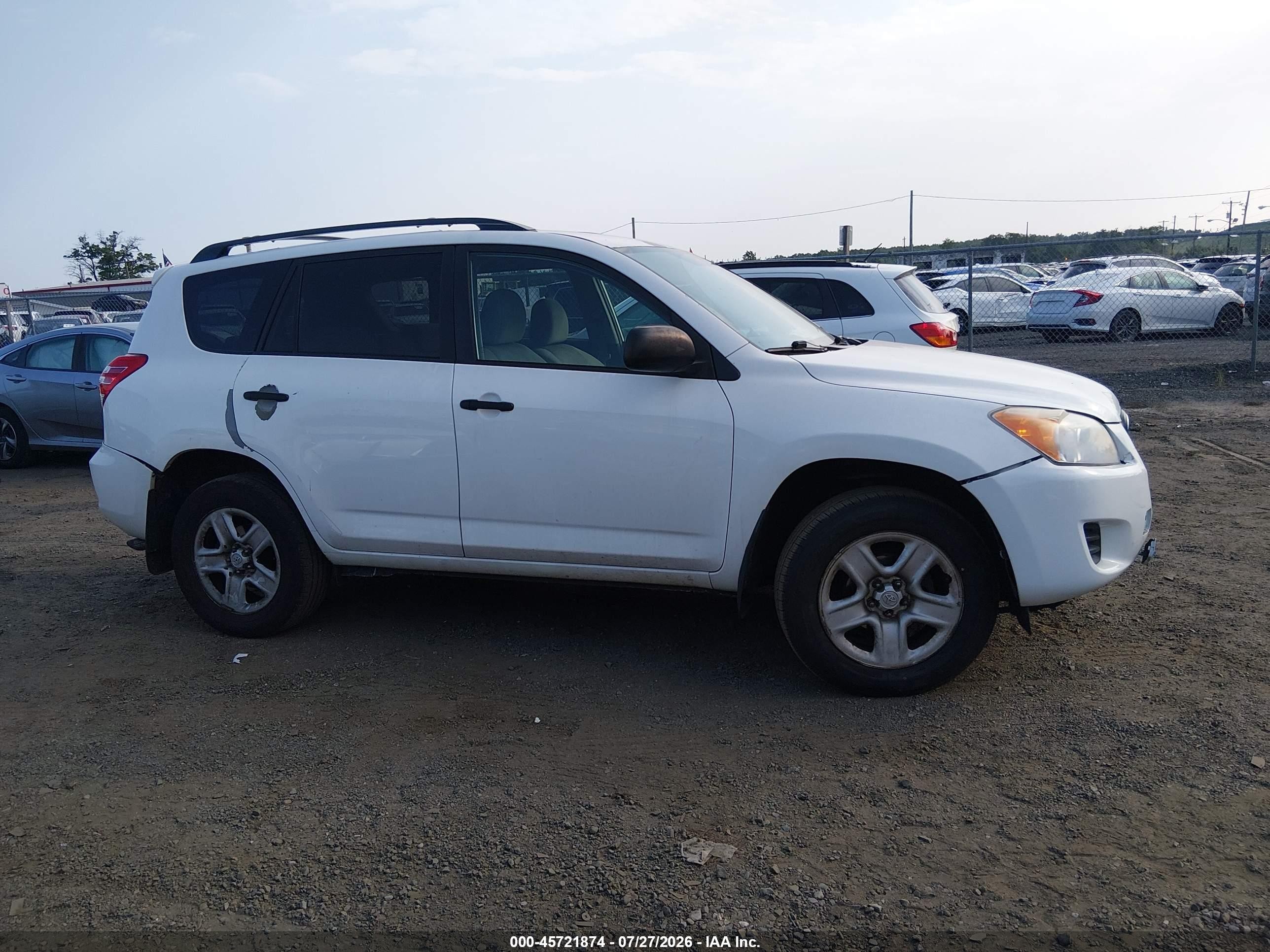 2011 Toyota Rav4   White vin: 2T3BF4DVXBW105132