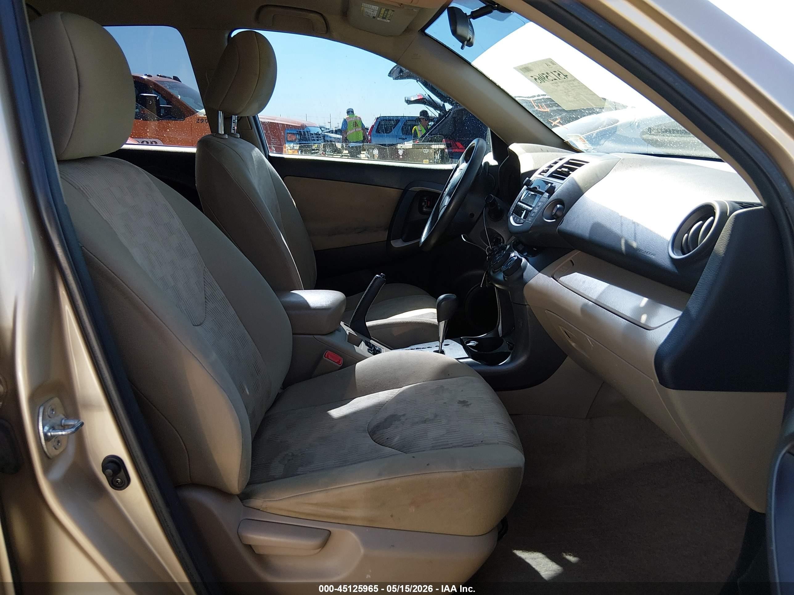 2011 Toyota Rav4 Champagne vin: 2T3BF4DVXBW105602