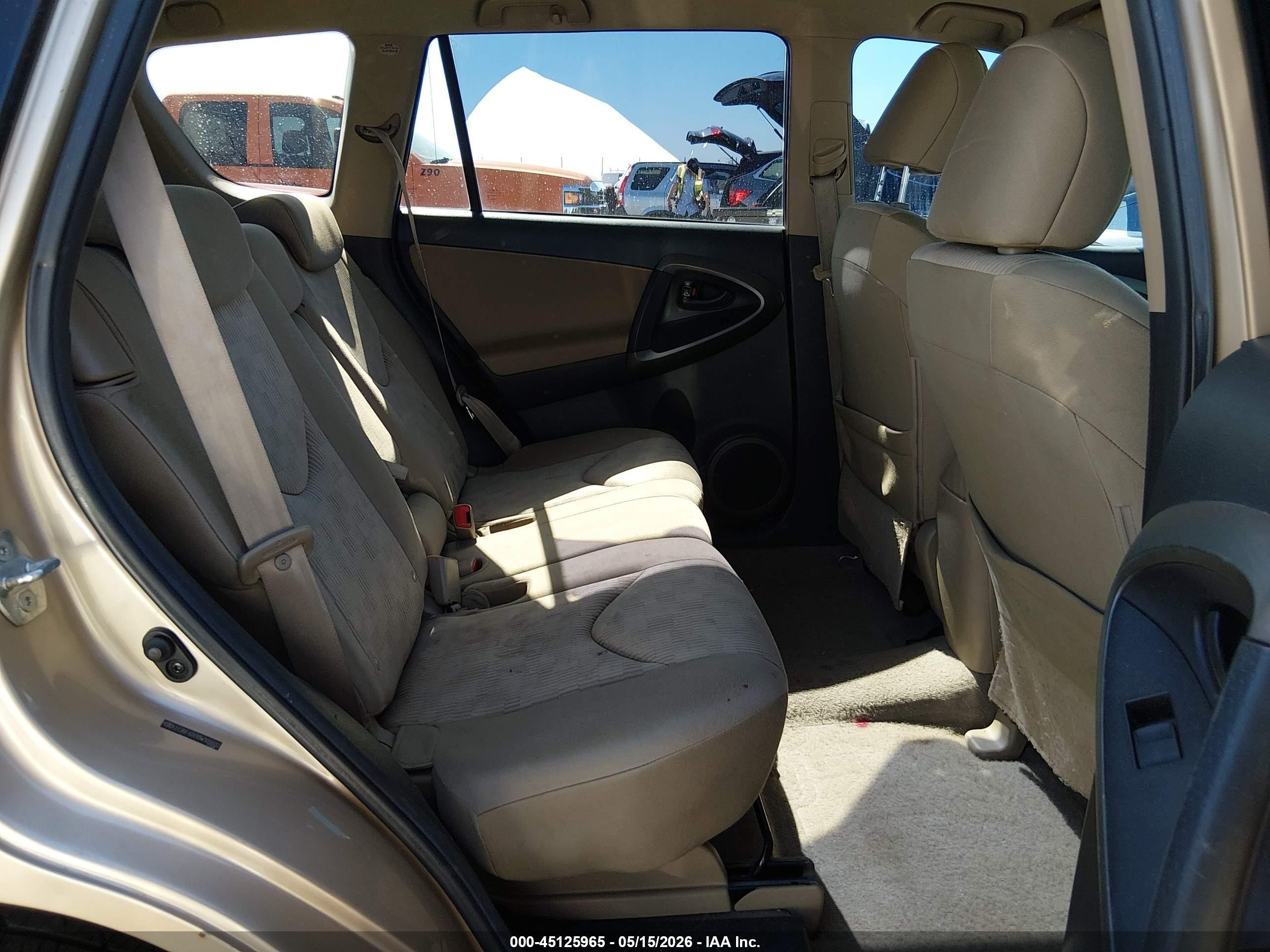 2011 Toyota Rav4 Champagne vin: 2T3BF4DVXBW105602