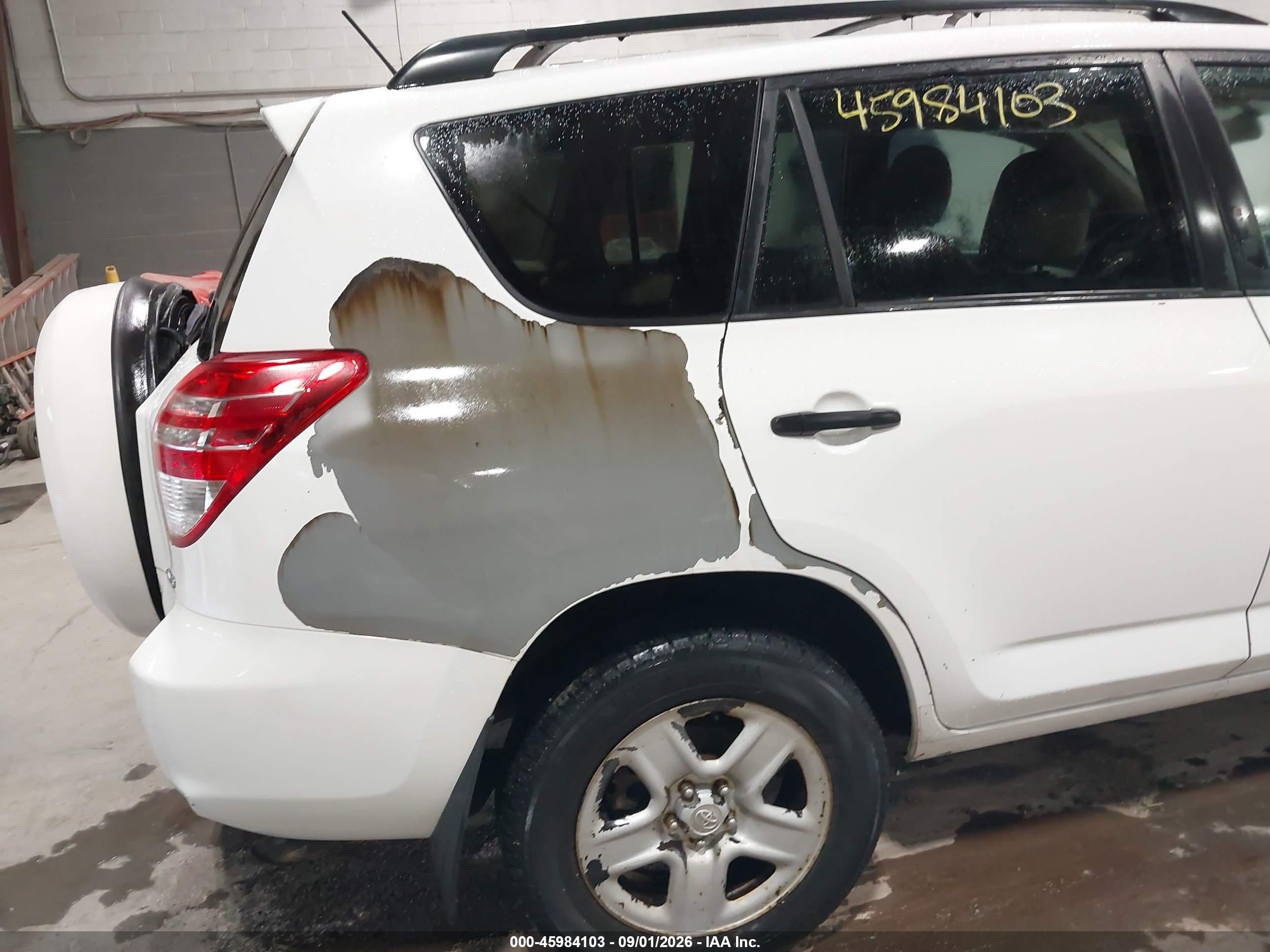 2011 Toyota Rav4   White vin: 2T3BF4DVXBW105793