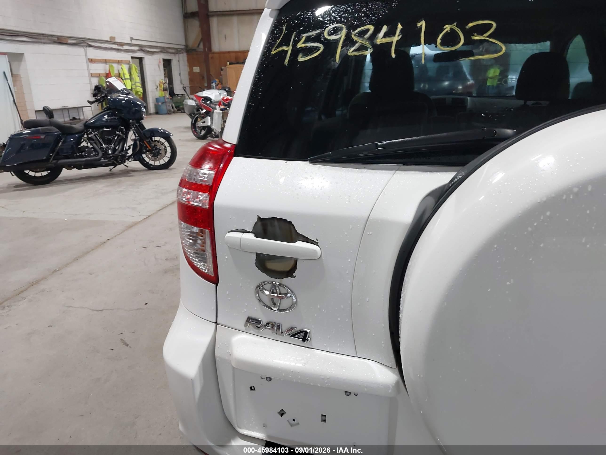 2011 Toyota Rav4   White vin: 2T3BF4DVXBW105793