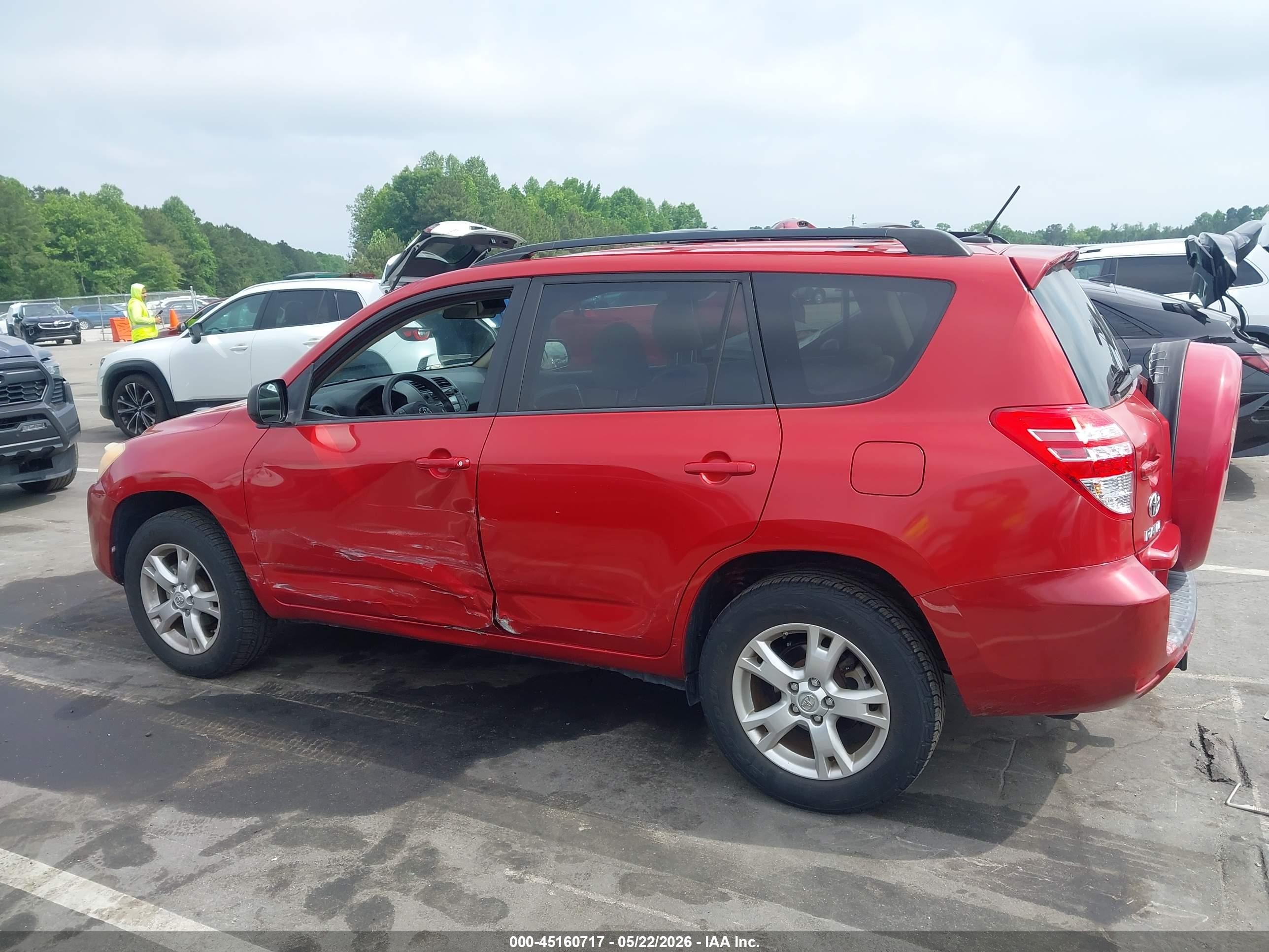 2011 Toyota Rav4   Red vin: 2T3BF4DVXBW106605