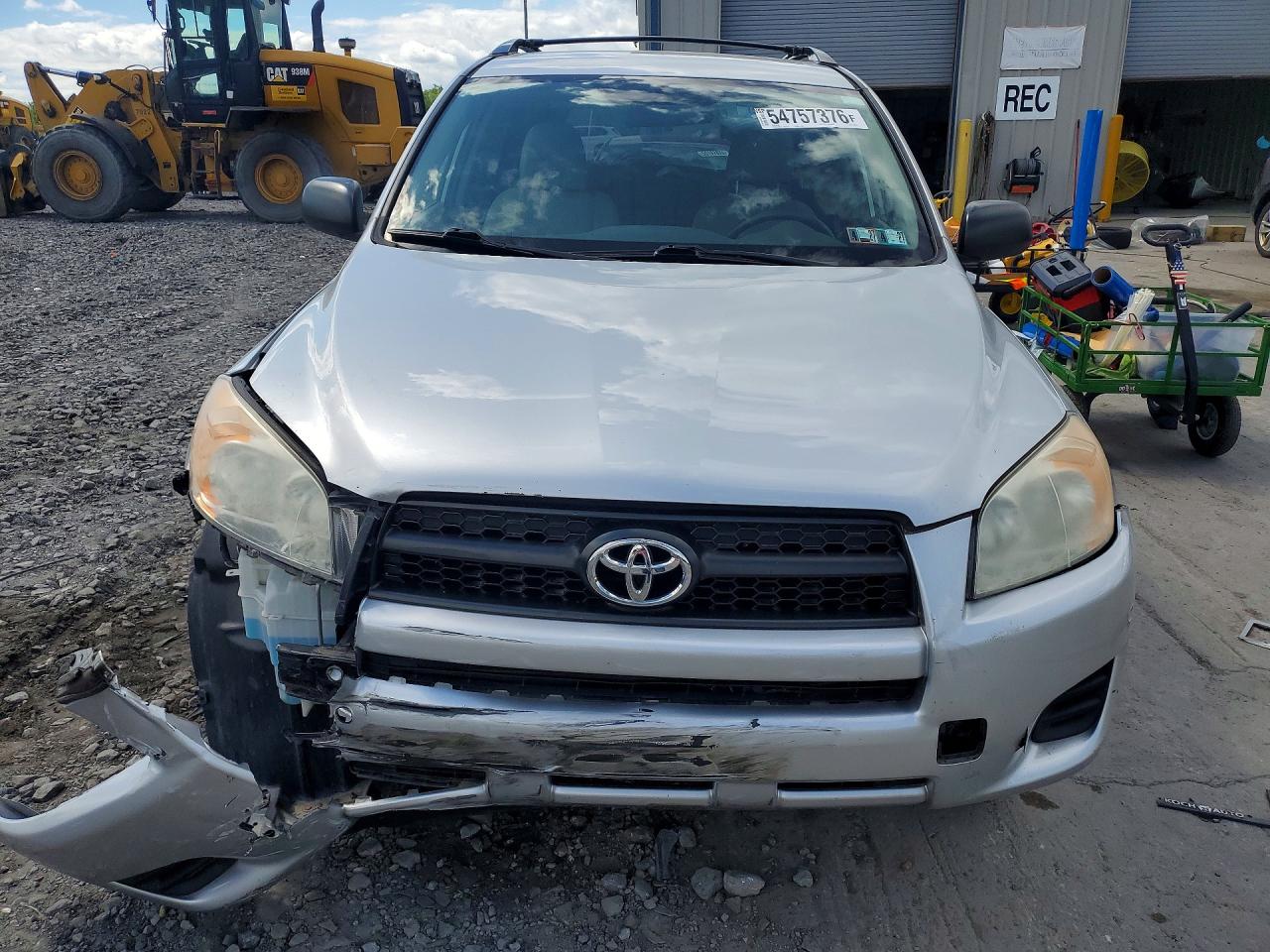 2011 Toyota Rav4 Base Silver vin: 2T3BF4DVXBW139815