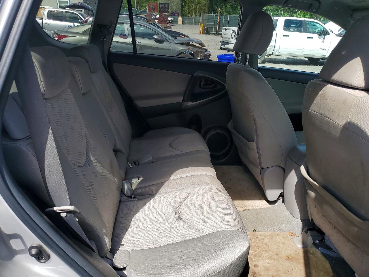 2011 Toyota Rav4 Base Silver vin: 2T3BF4DVXBW139815