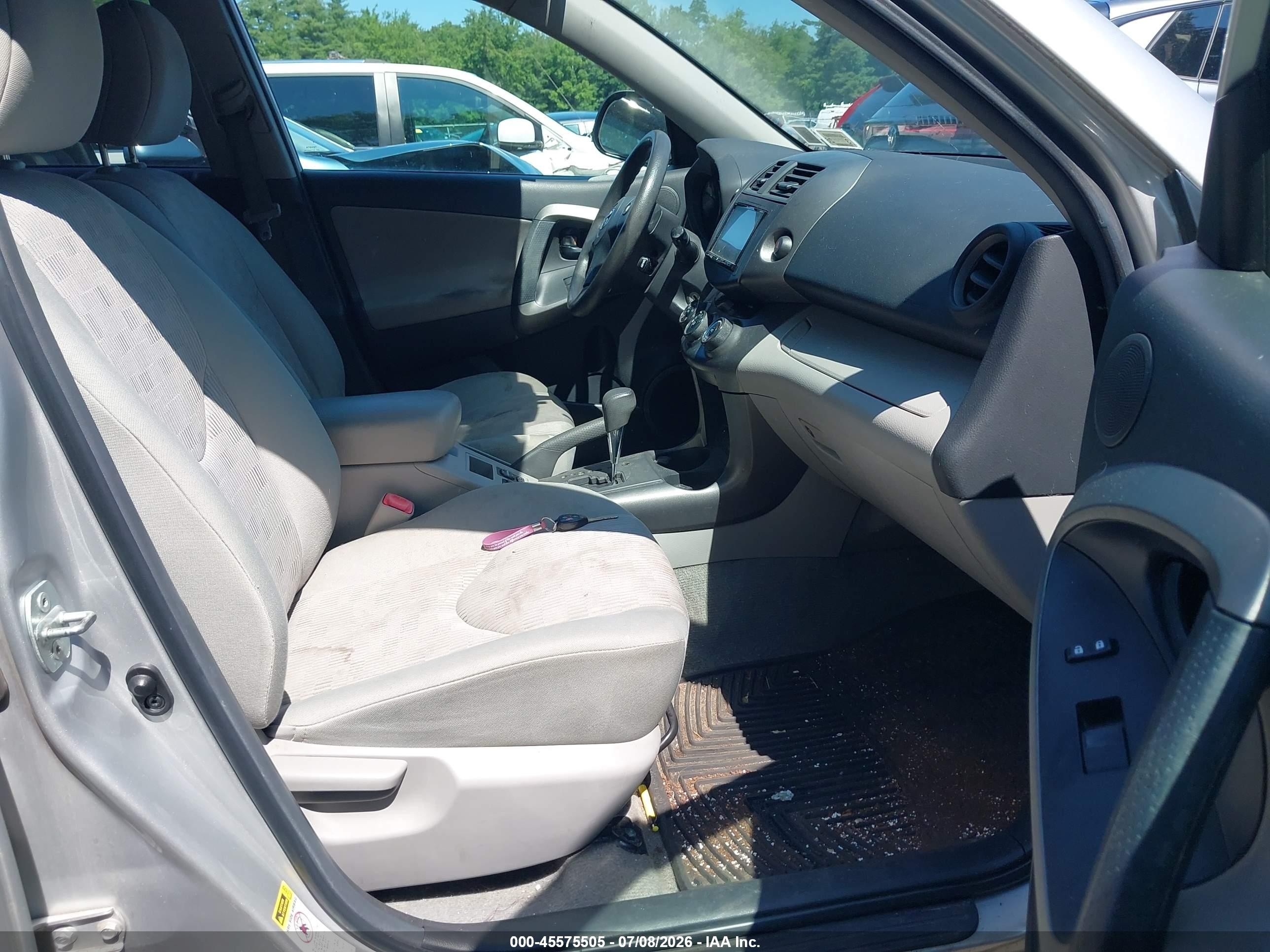 2011 Toyota Rav4   Silver vin: 2T3BF4DVXBW170577