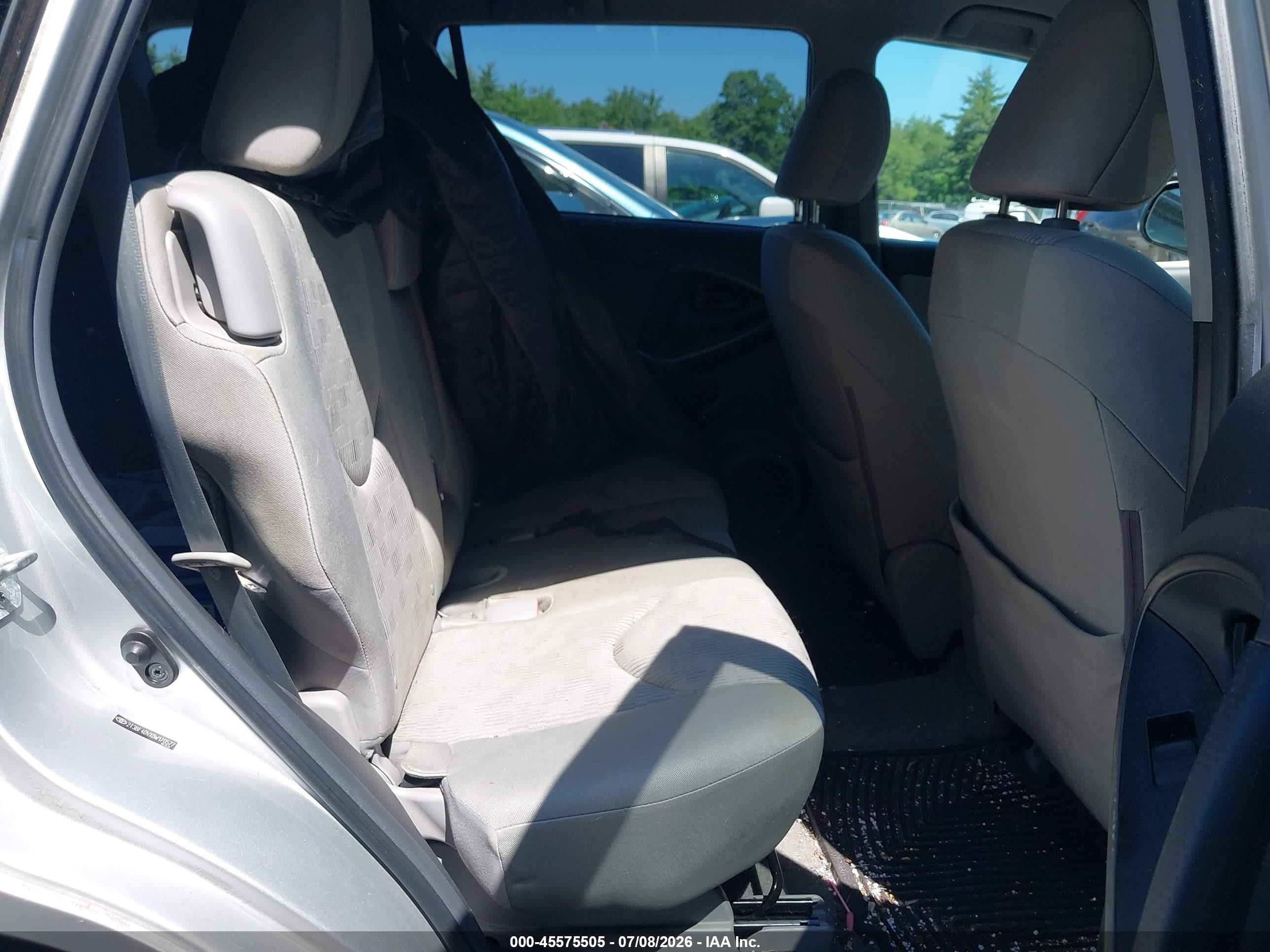 2011 Toyota Rav4   Silver vin: 2T3BF4DVXBW170577