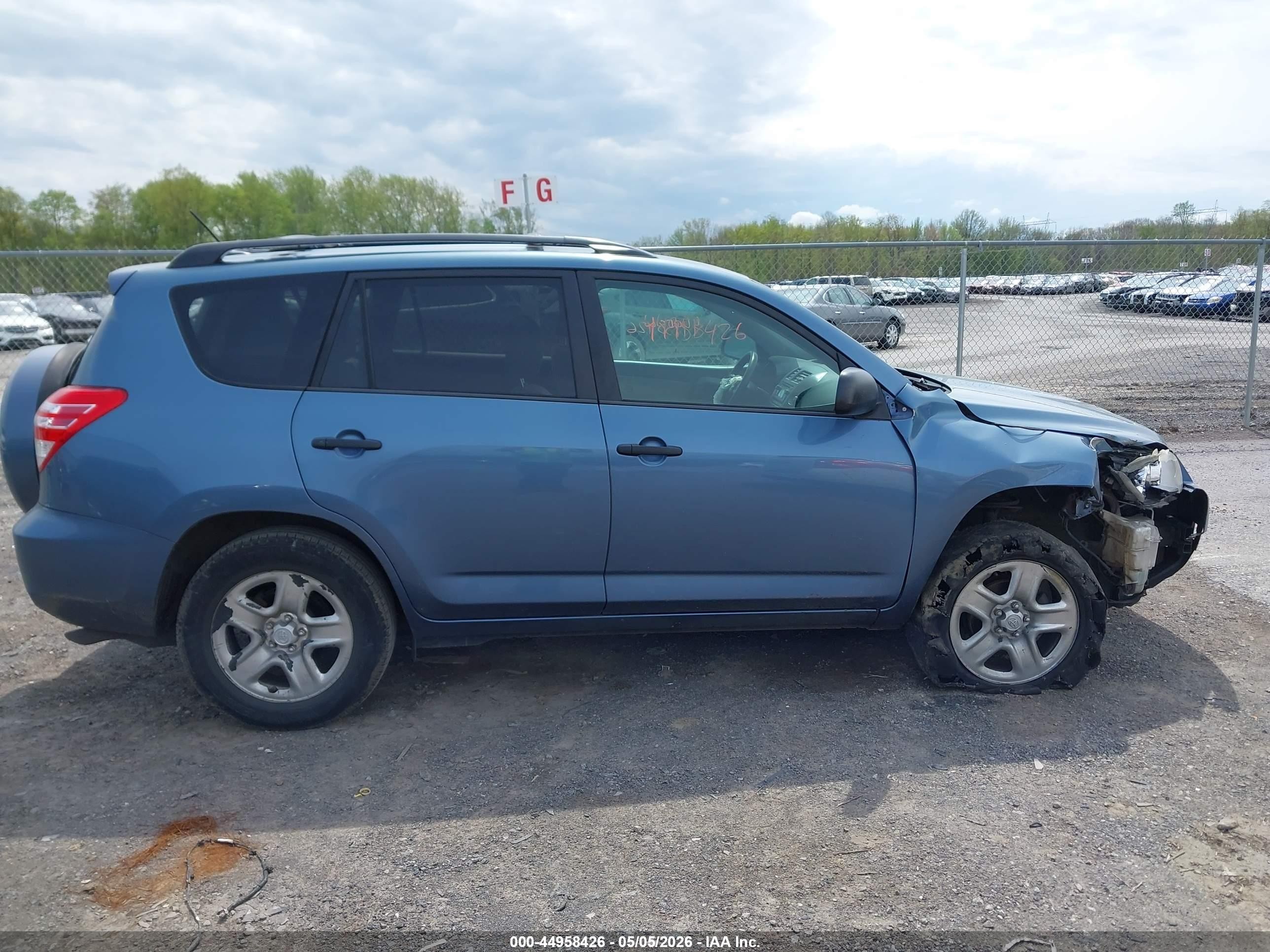 2012 Toyota Rav4   Blue vin: 2T3BF4DVXCW212408