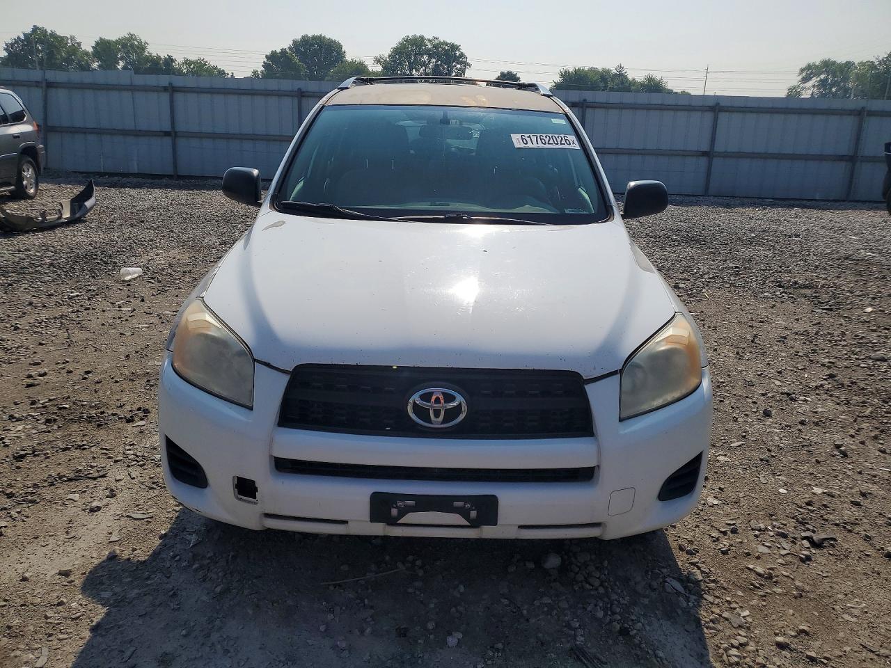 2012 Toyota Rav4 Base White vin: 2T3BF4DVXCW220704
