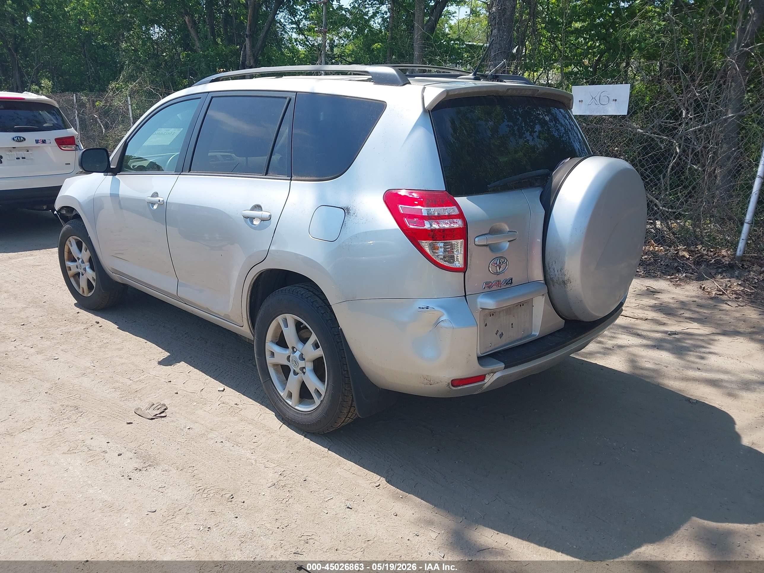 2012 Toyota Rav4   Silver vin: 2T3BF4DVXCW232710