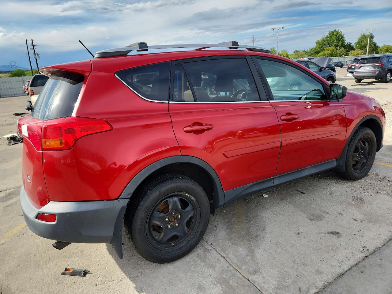 2013 Toyota Rav4 Le Красный vin: 2T3BFREV0DW071877