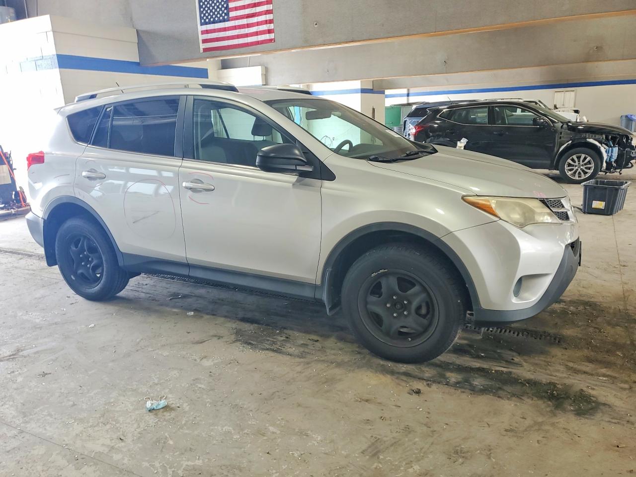 2013 Toyota Rav4 Le Серебряный vin: 2T3BFREV0DW075153