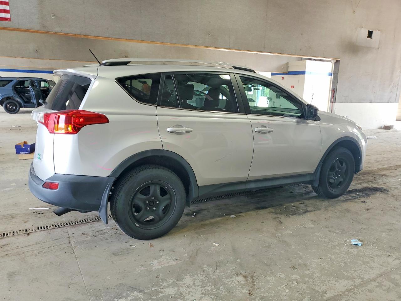 2013 Toyota Rav4 Le Серебряный vin: 2T3BFREV0DW075153