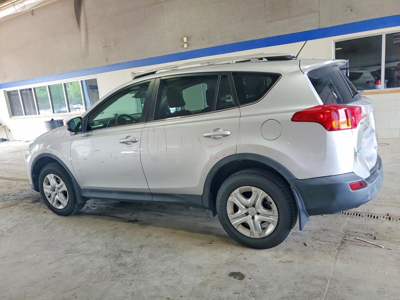 2013 Toyota Rav4 Le Серебряный vin: 2T3BFREV0DW075153