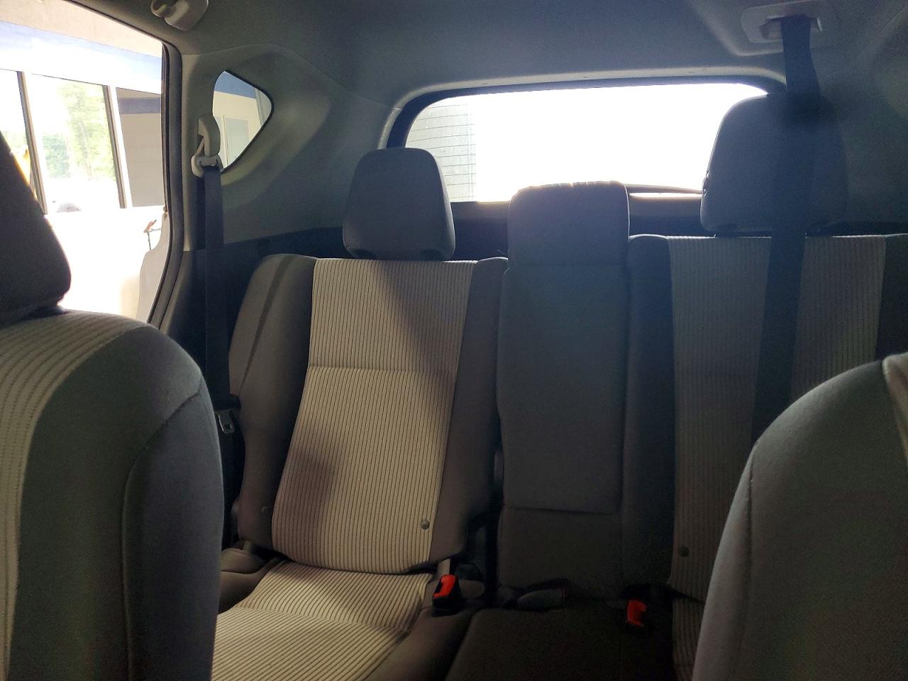 2013 Toyota Rav4 Le Серебряный vin: 2T3BFREV0DW075153