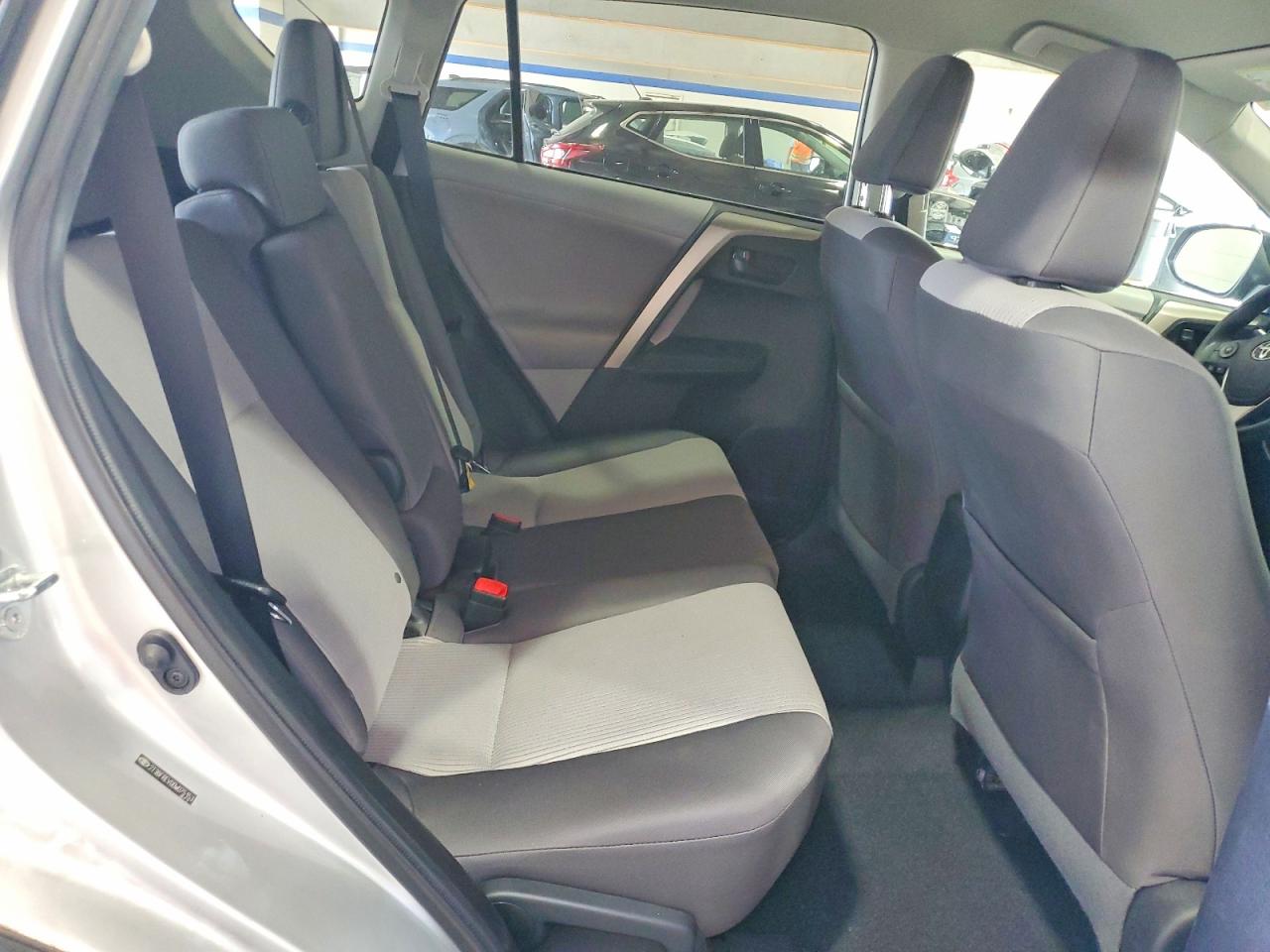 2013 Toyota Rav4 Le Серебряный vin: 2T3BFREV0DW075153