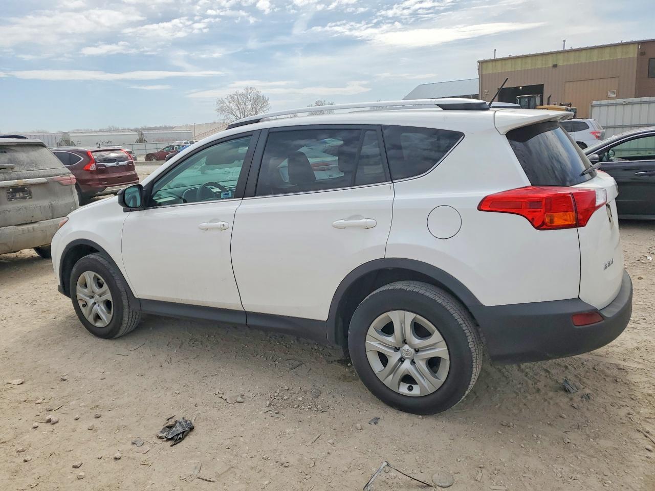 2014 Toyota Rav4 Le White vin: 2T3BFREV0EW149799