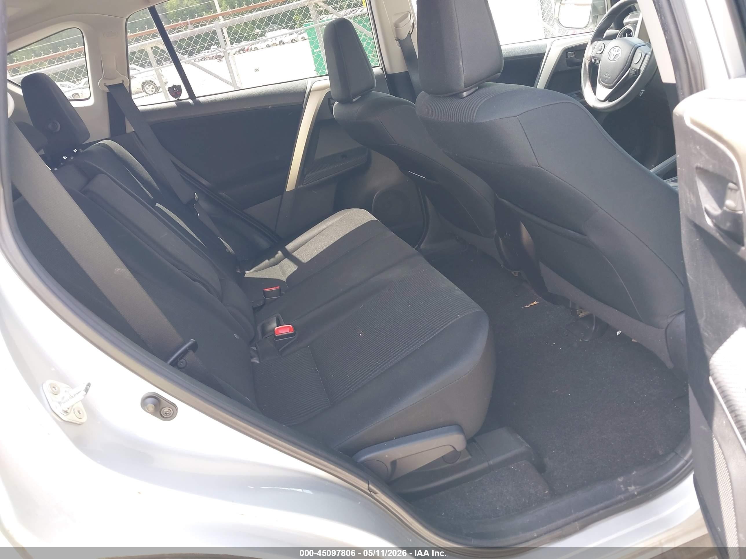 2014 Toyota Rav4 Le Silver vin: 2T3BFREV0EW199554