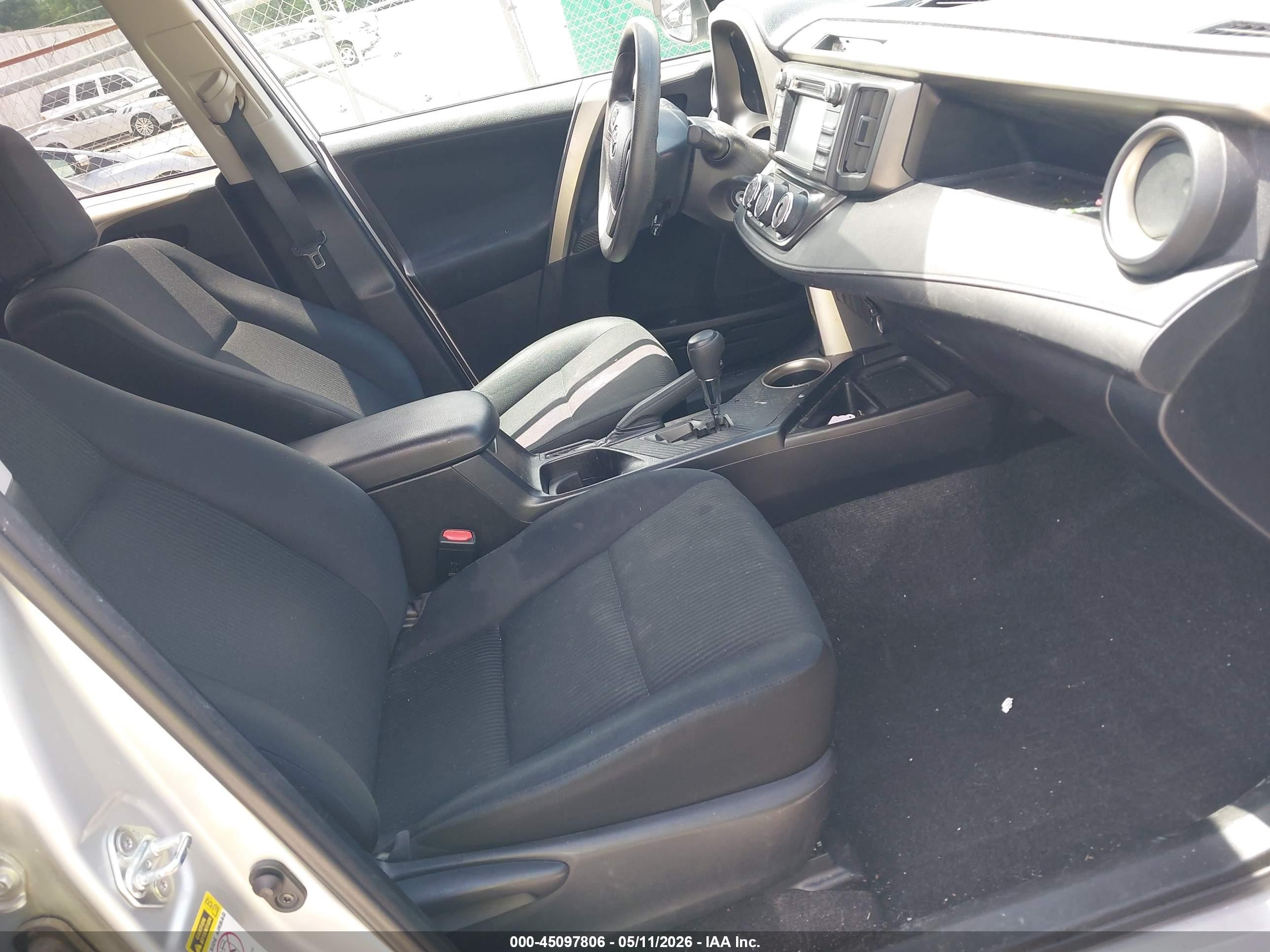2014 Toyota Rav4 Le Silver vin: 2T3BFREV0EW199554