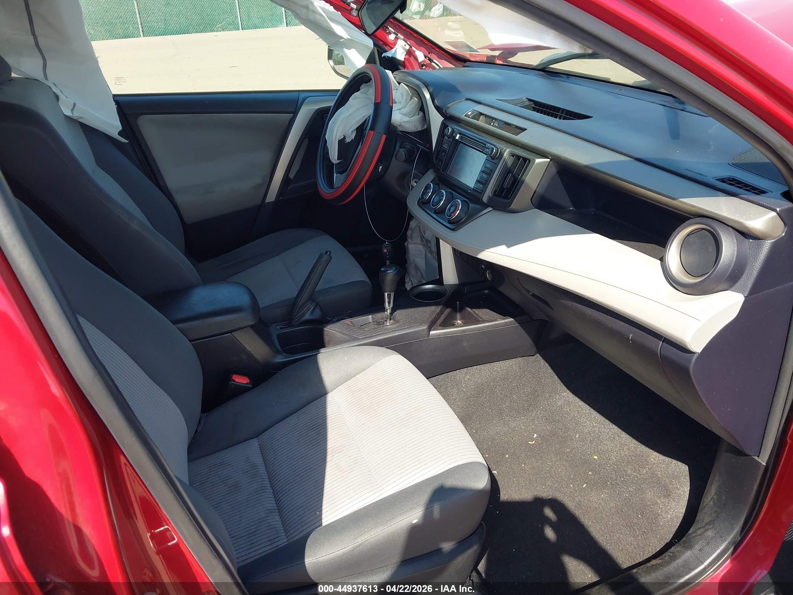 2015 Toyota Rav4 Le Red vin: 2T3BFREV0FW242467