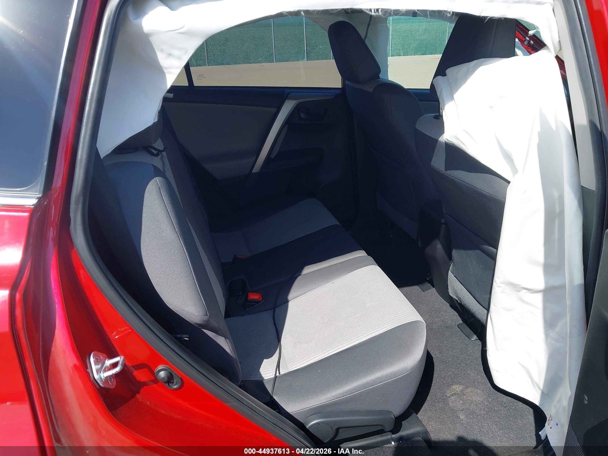 2015 Toyota Rav4 Le Red vin: 2T3BFREV0FW242467