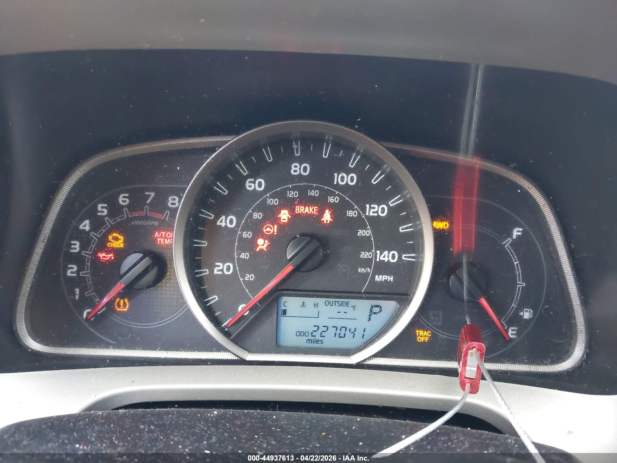 2015 Toyota Rav4 Le Red vin: 2T3BFREV0FW242467