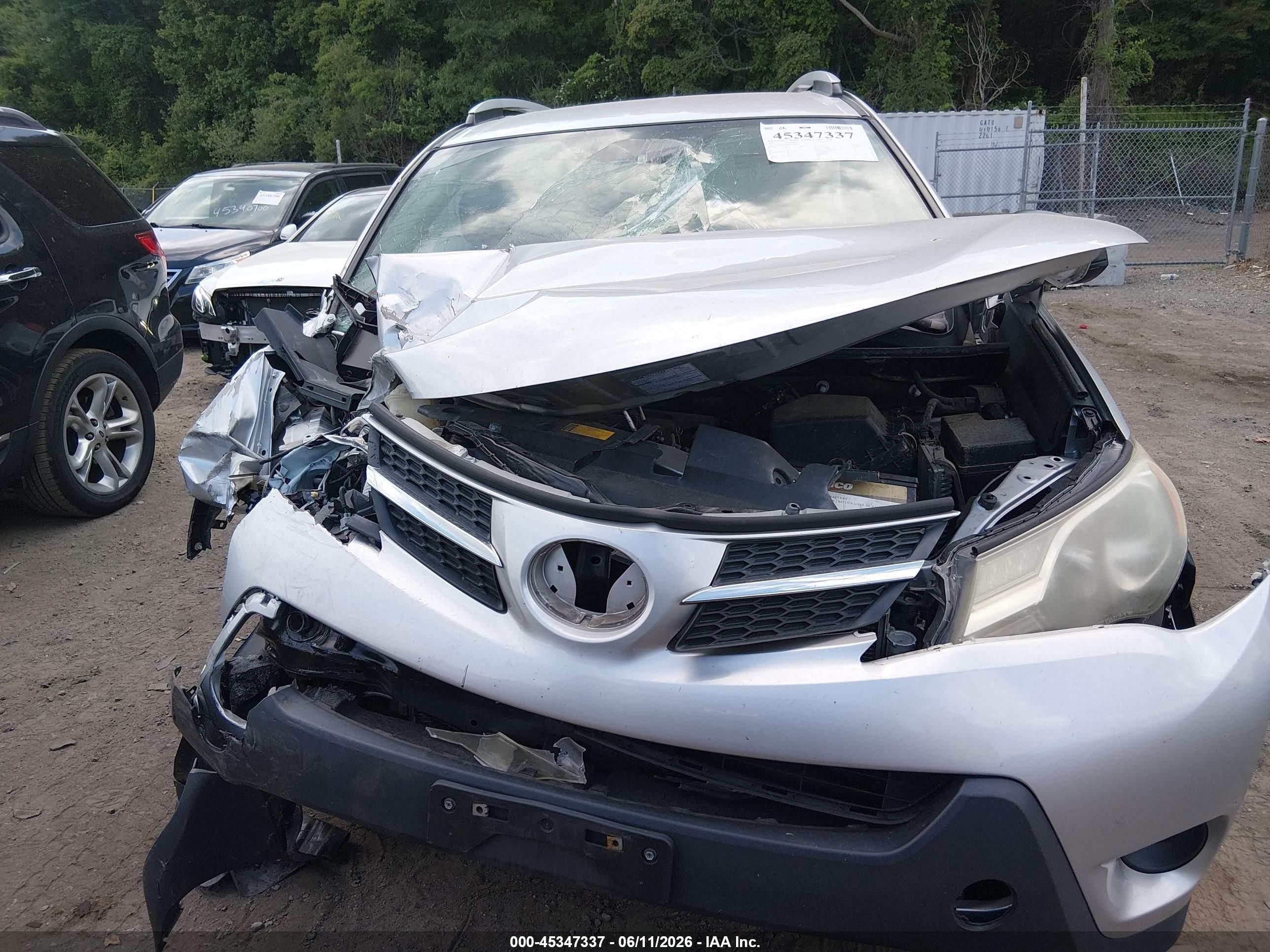 2015 Toyota Rav4 Le Silver vin: 2T3BFREV0FW243568