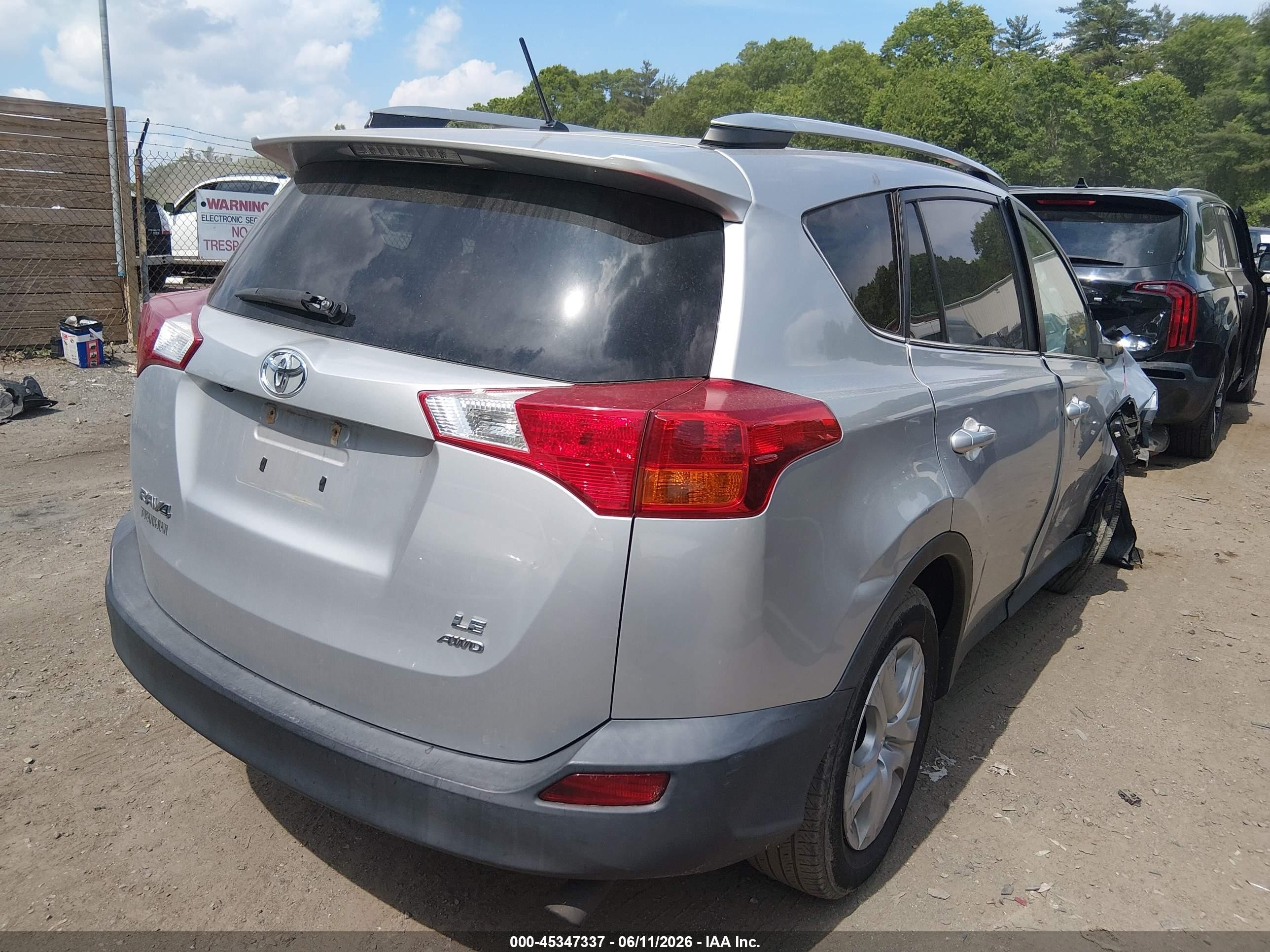 2015 Toyota Rav4 Le Silver vin: 2T3BFREV0FW243568