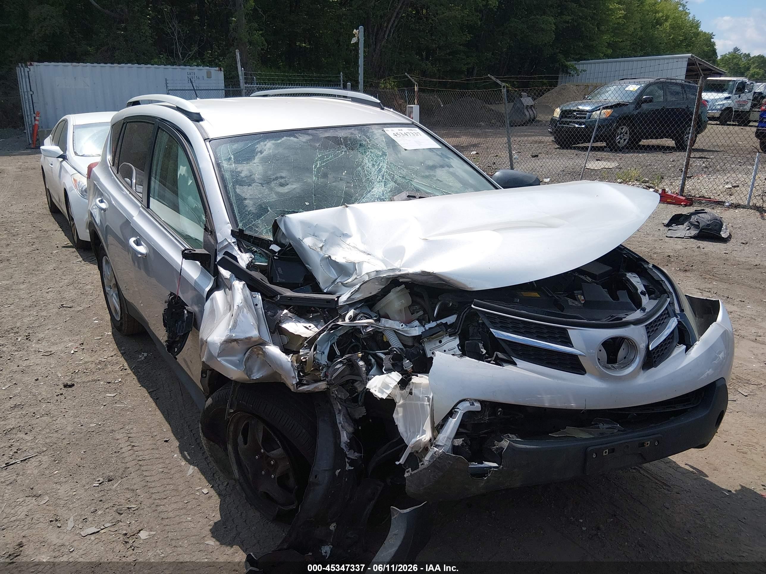 2015 Toyota Rav4 Le Silver vin: 2T3BFREV0FW243568