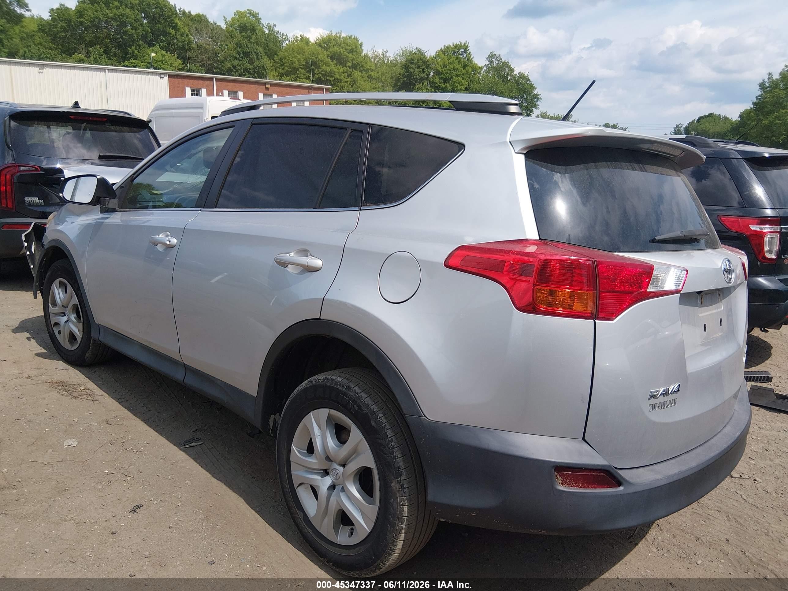 2015 Toyota Rav4 Le Silver vin: 2T3BFREV0FW243568