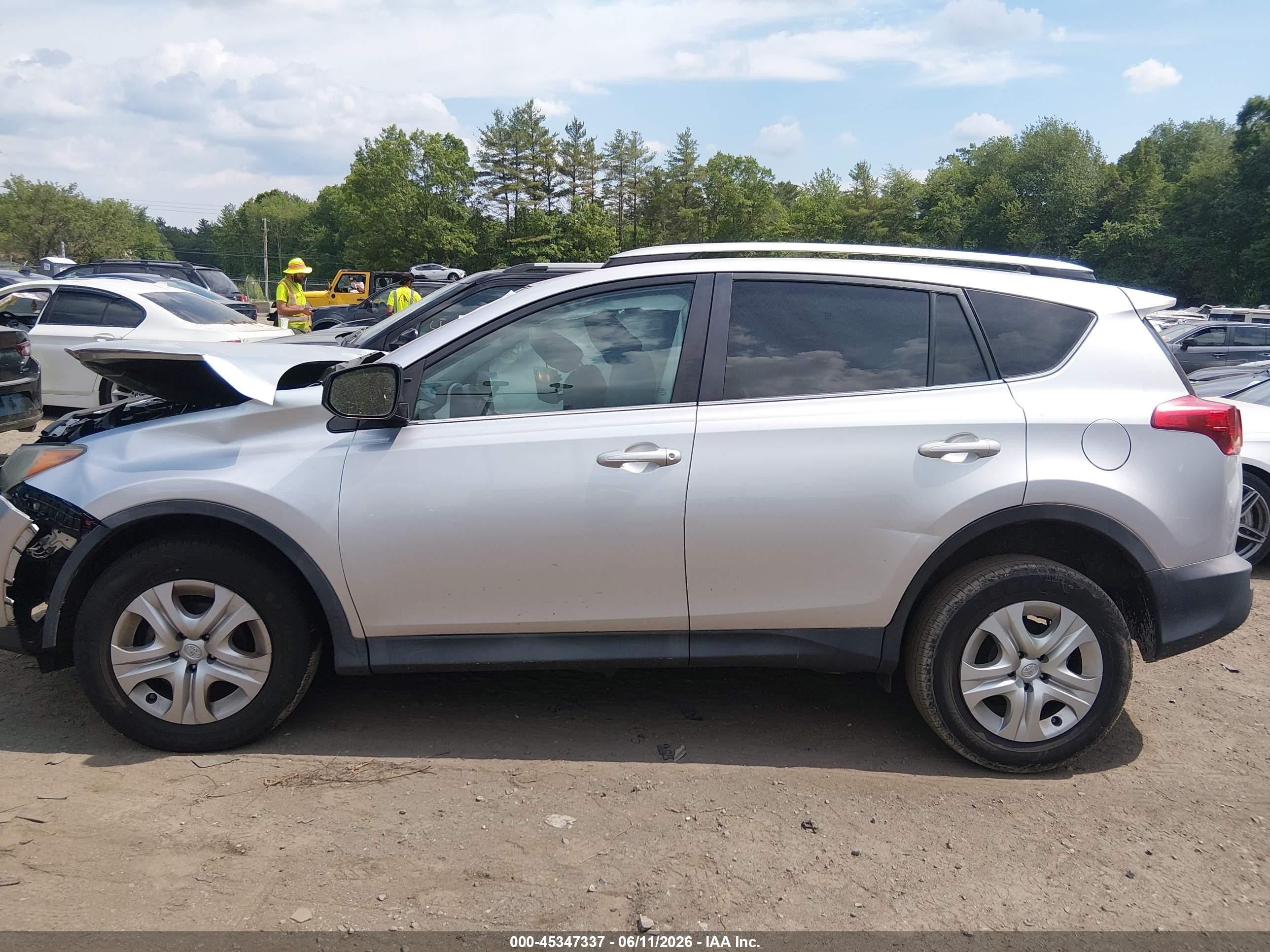 2015 Toyota Rav4 Le Silver vin: 2T3BFREV0FW243568
