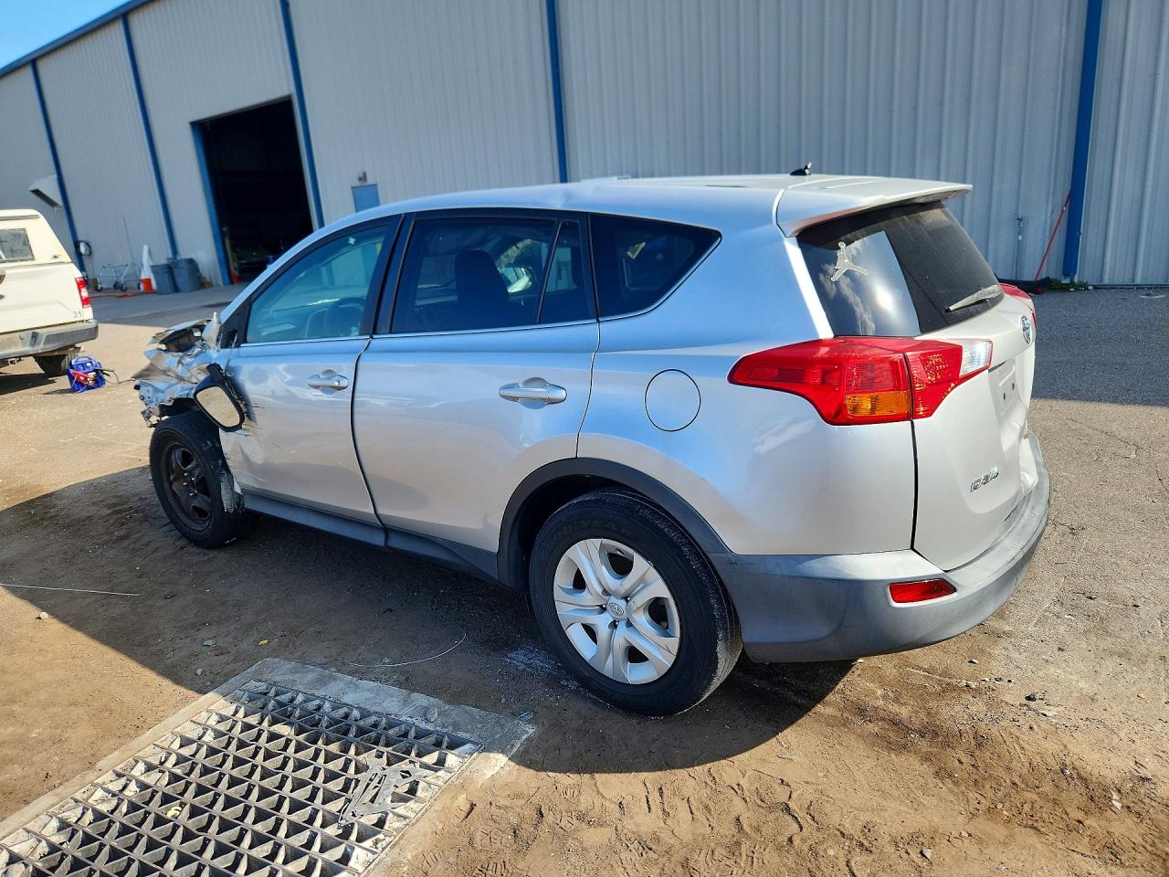 2015 Toyota Rav4 Le Silver vin: 2T3BFREV0FW317622