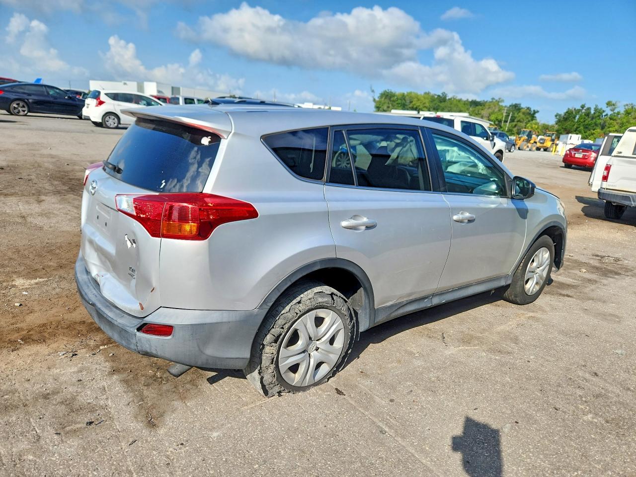 2015 Toyota Rav4 Le Silver vin: 2T3BFREV0FW317622