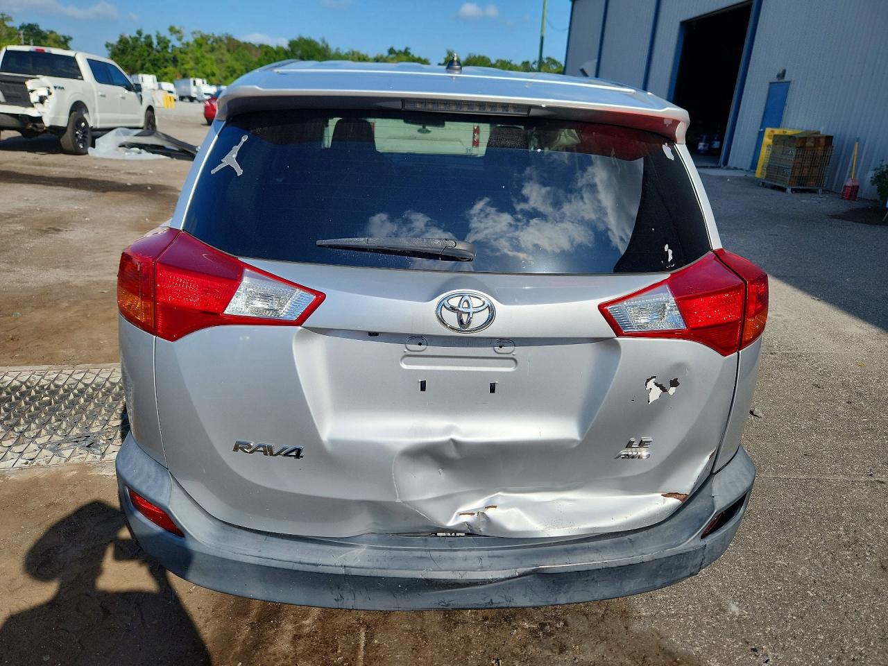 2015 Toyota Rav4 Le Silver vin: 2T3BFREV0FW317622