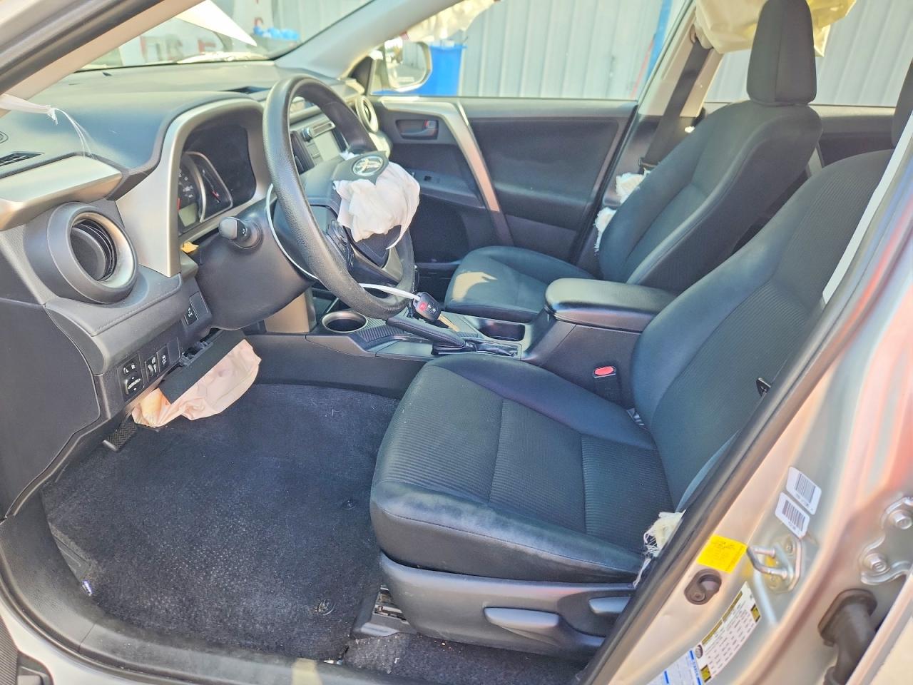 2015 Toyota Rav4 Le Silver vin: 2T3BFREV0FW317622