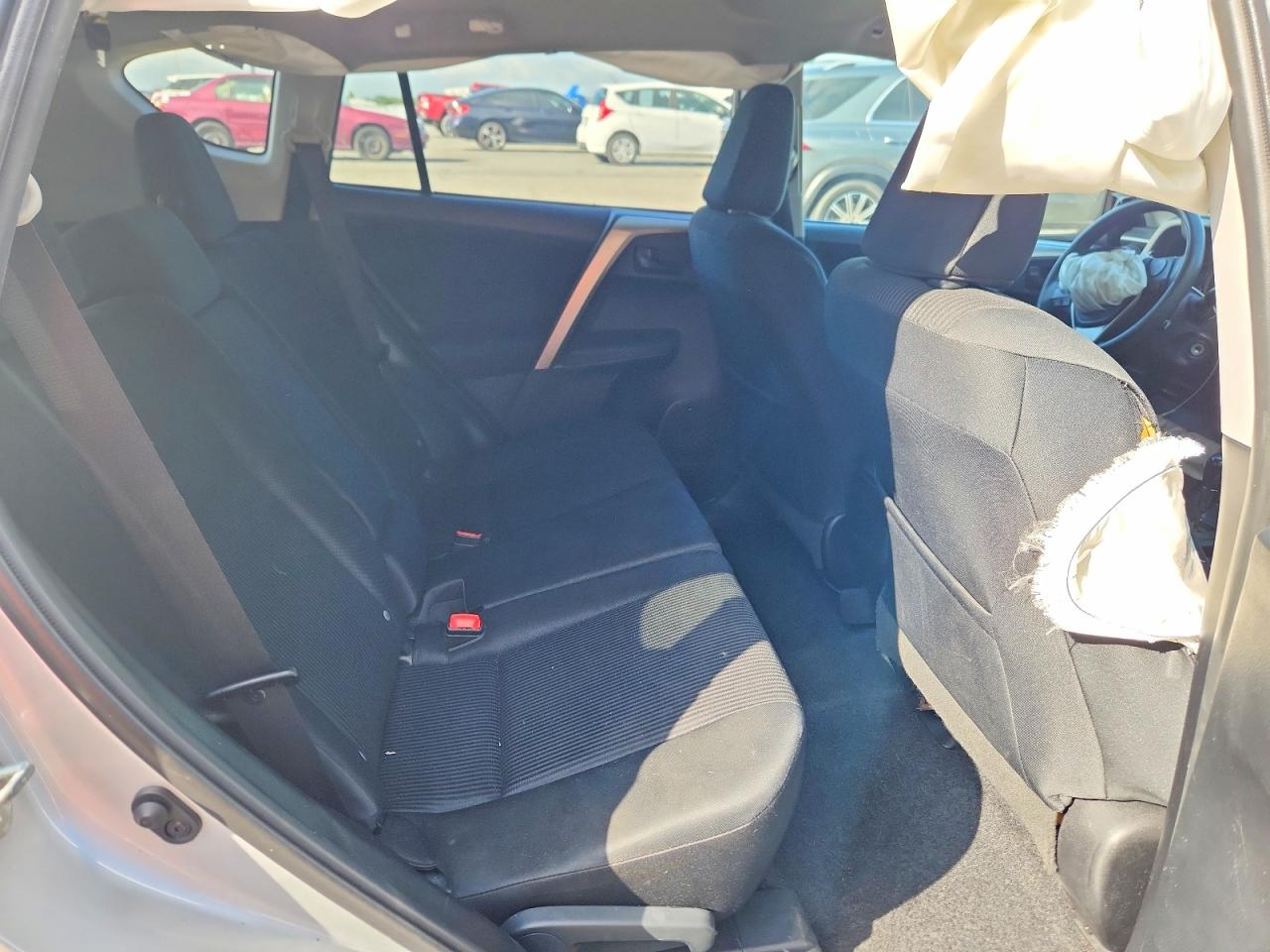2015 Toyota Rav4 Le Silver vin: 2T3BFREV0FW317622