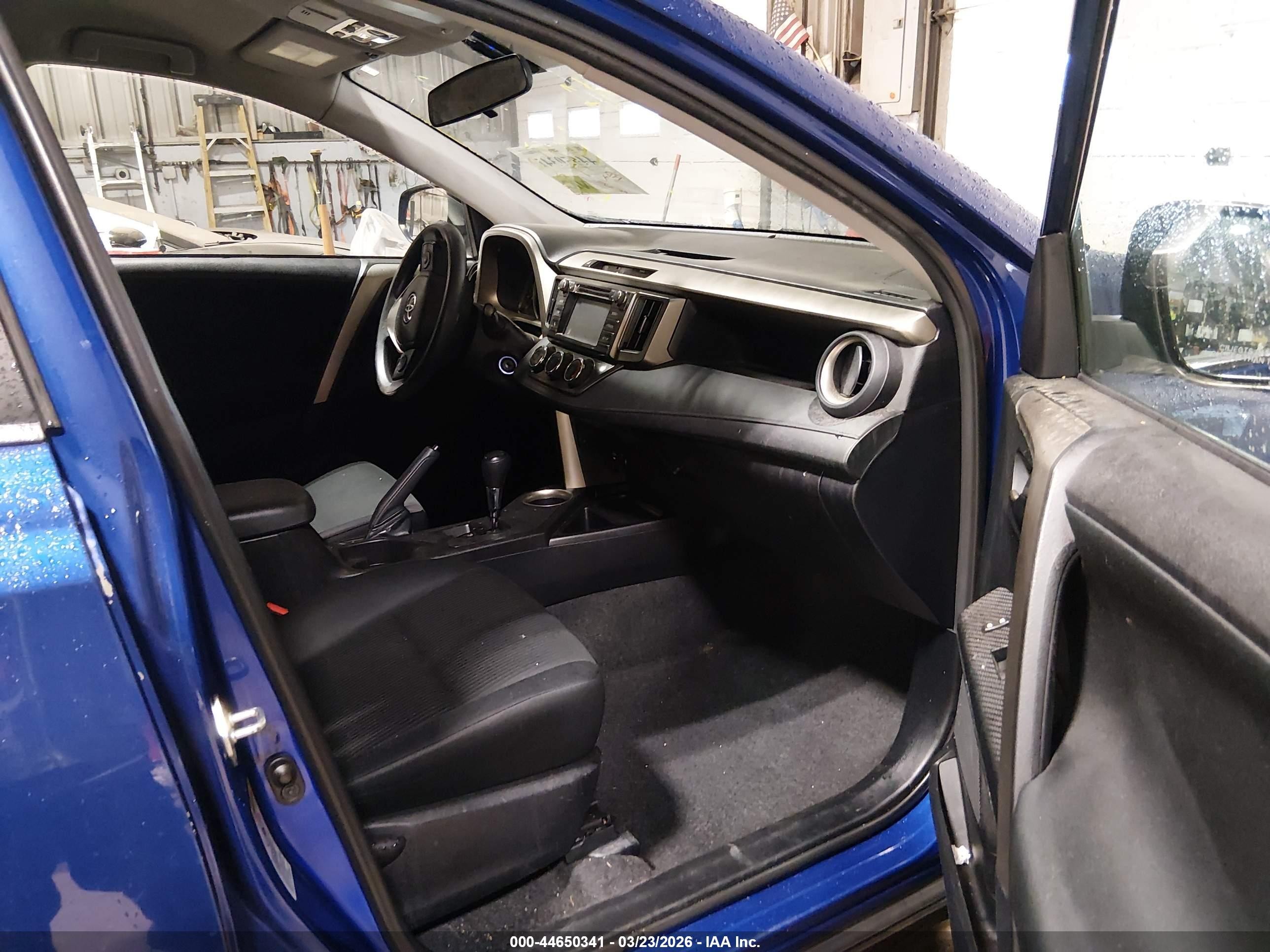 2015 Toyota Rav4 Le Blue vin: 2T3BFREV0FW336767