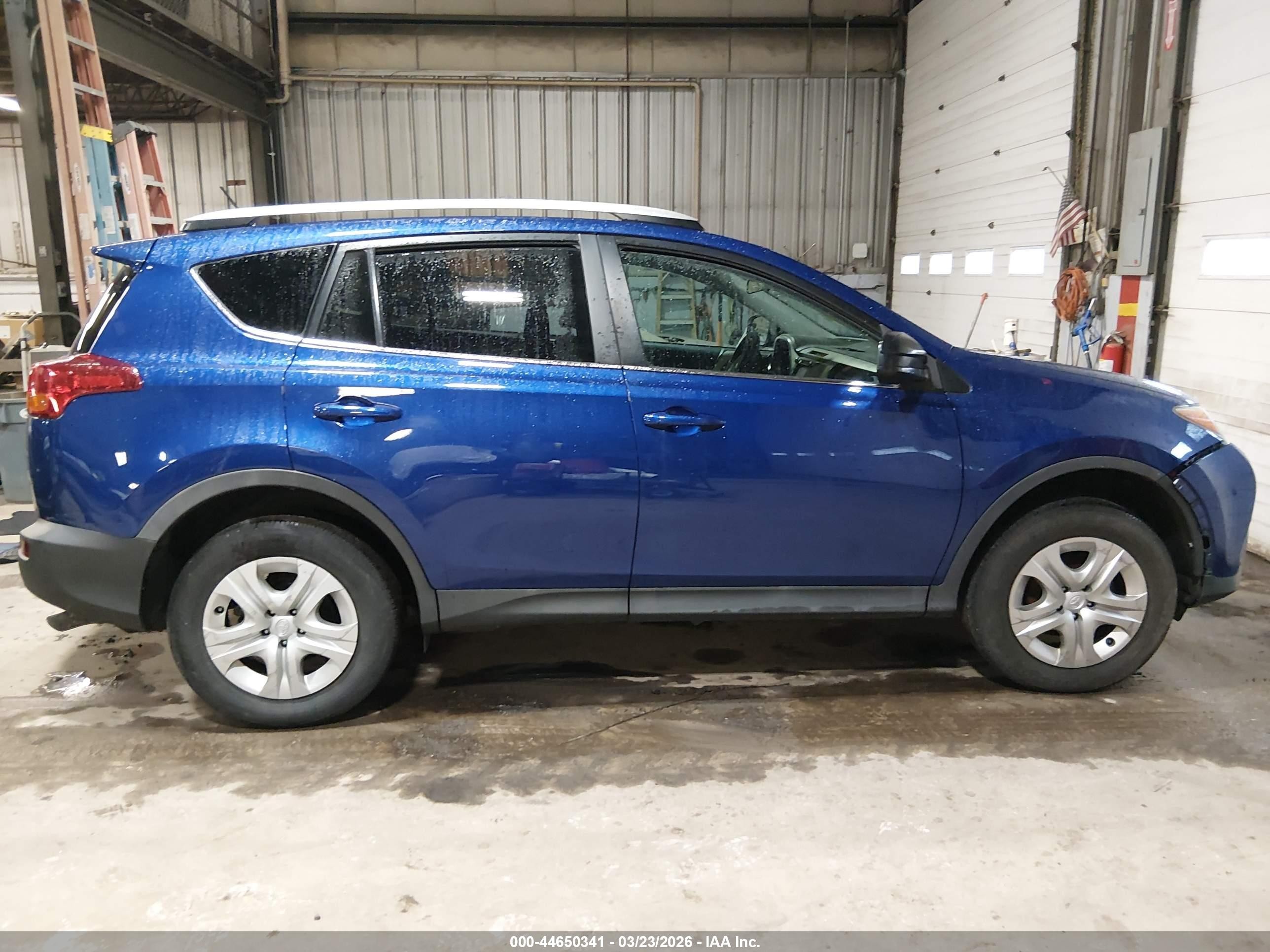 2015 Toyota Rav4 Le Blue vin: 2T3BFREV0FW336767
